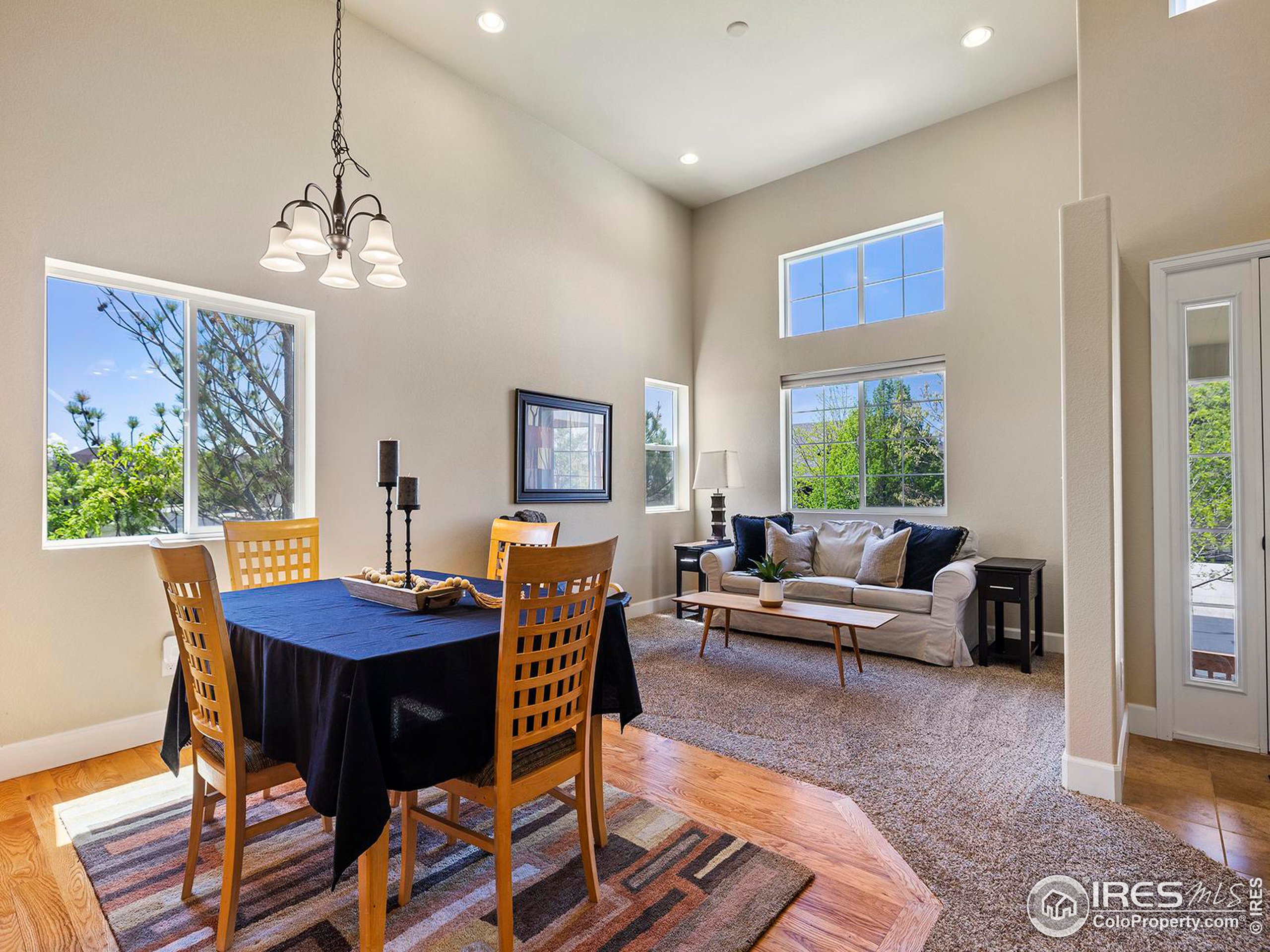 786 Vista Grande Cir