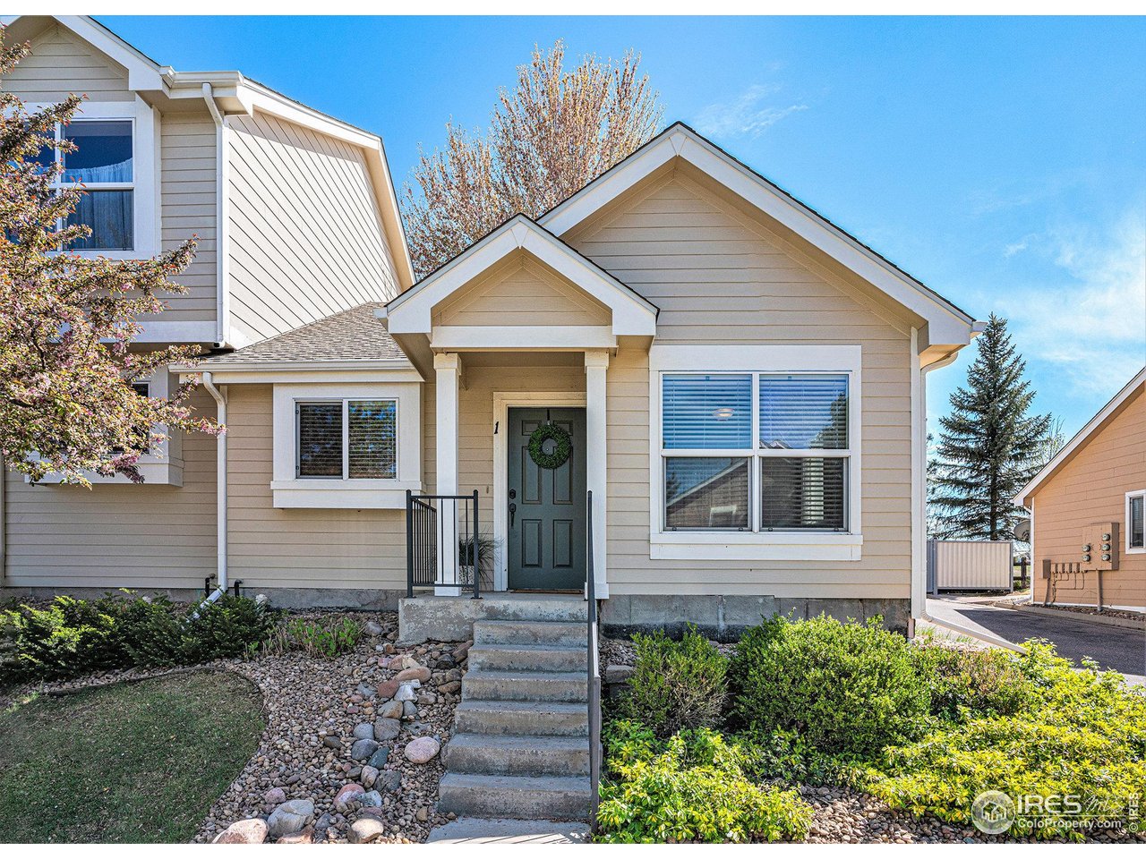 709 Crown Ridge Ln 1