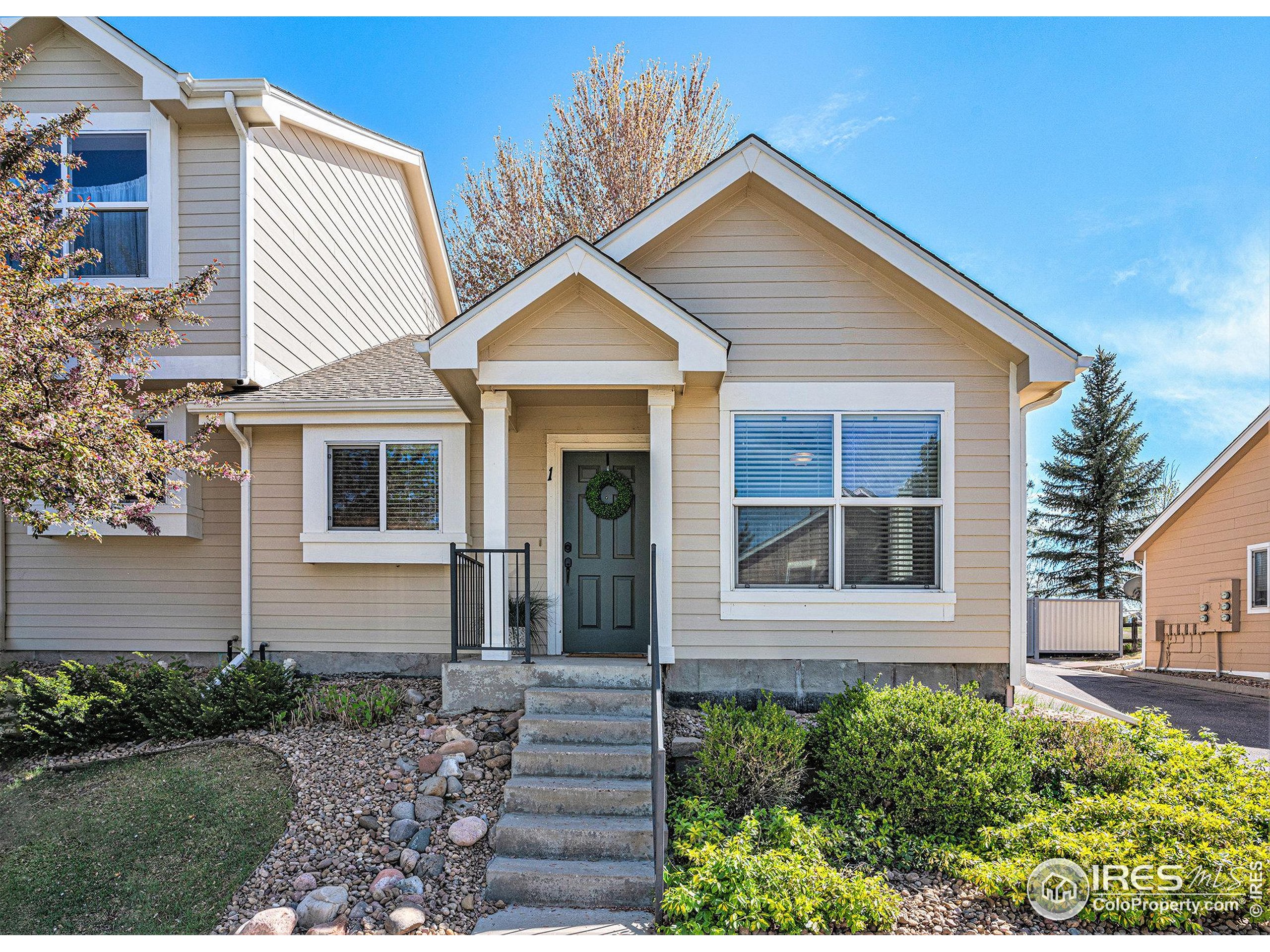 709 Crown Ridge Ln 1