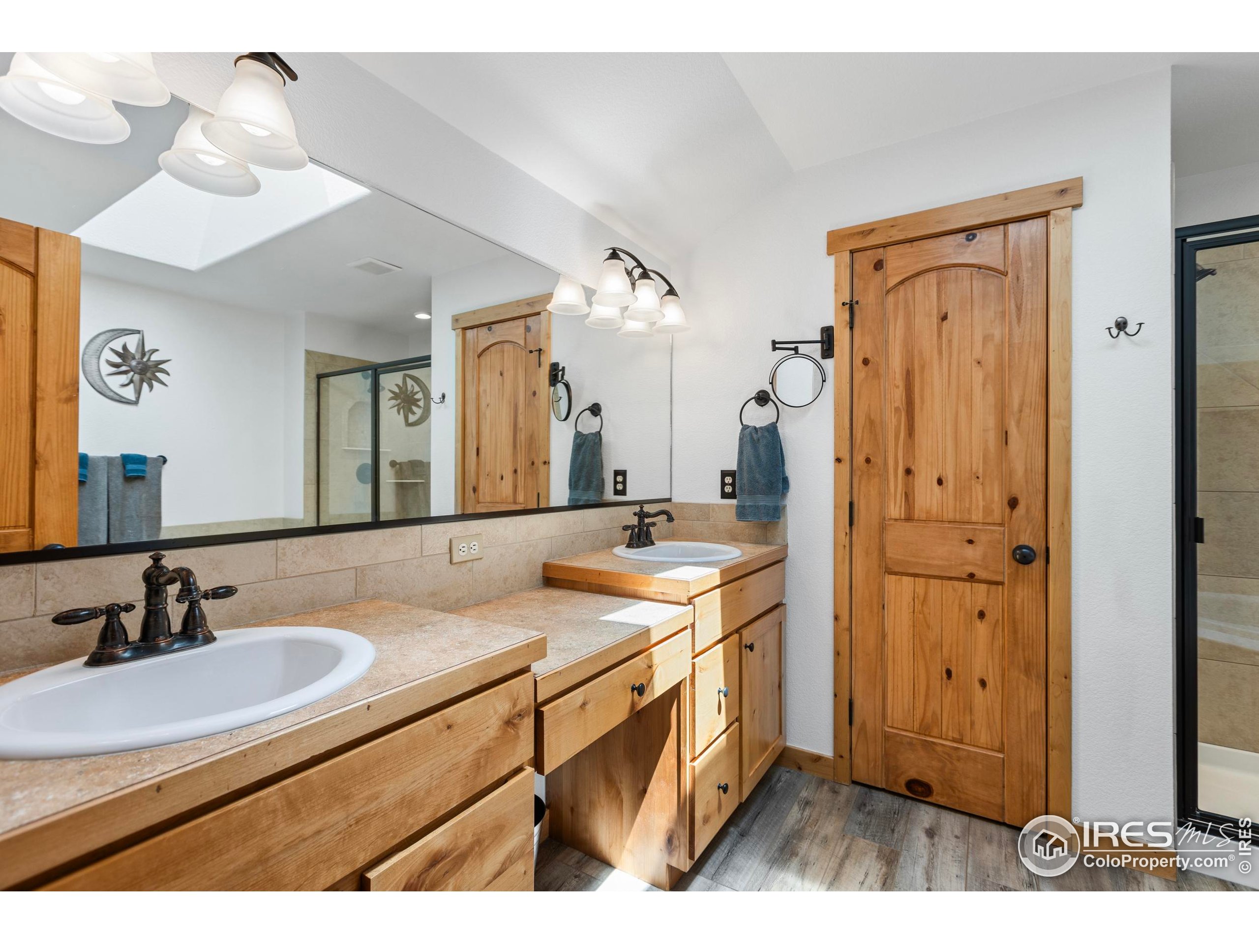 1700 Dolores River Dr