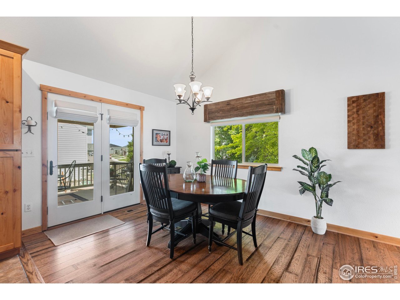 1700 Dolores River Dr