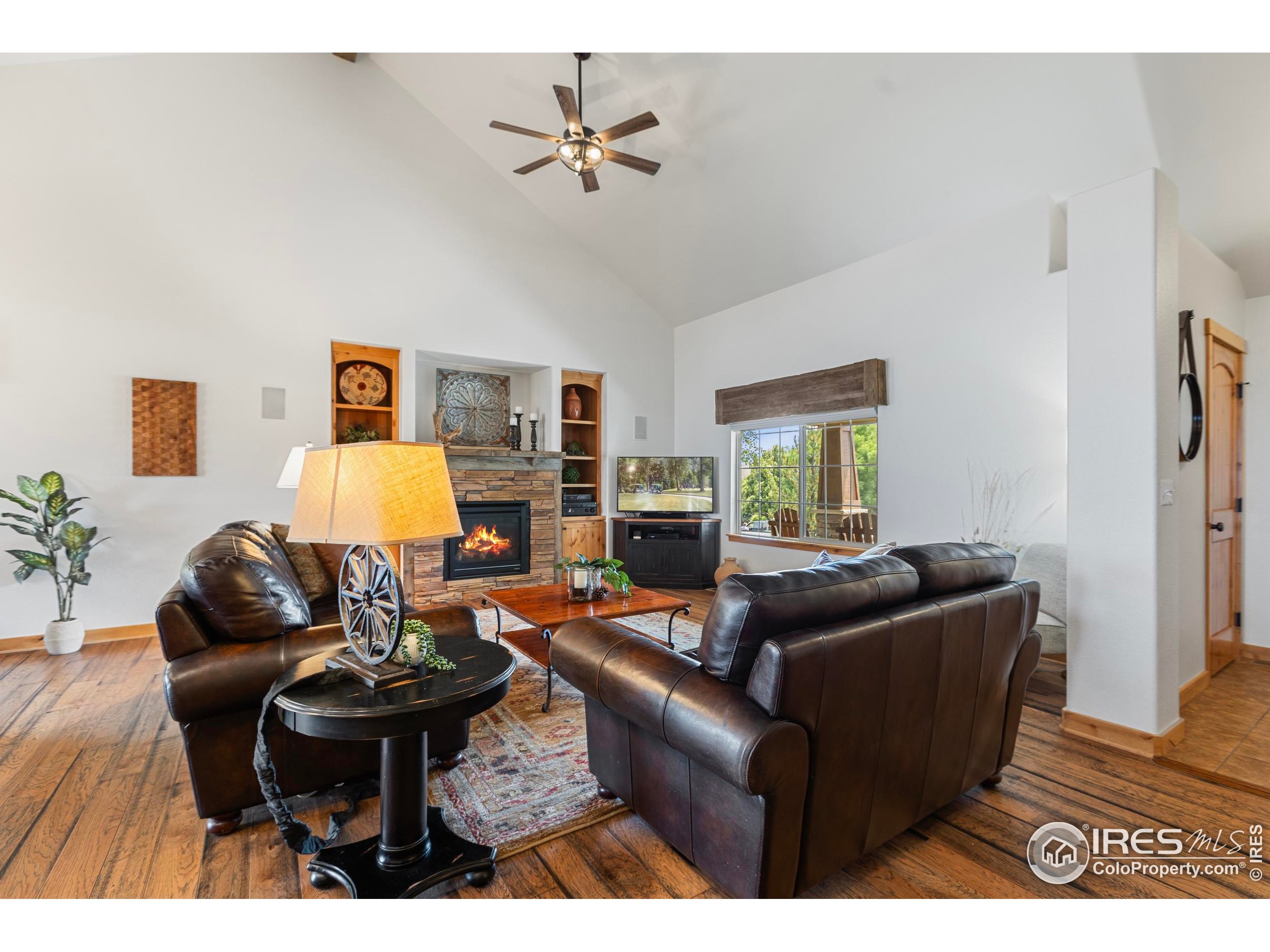 1700 Dolores River Dr