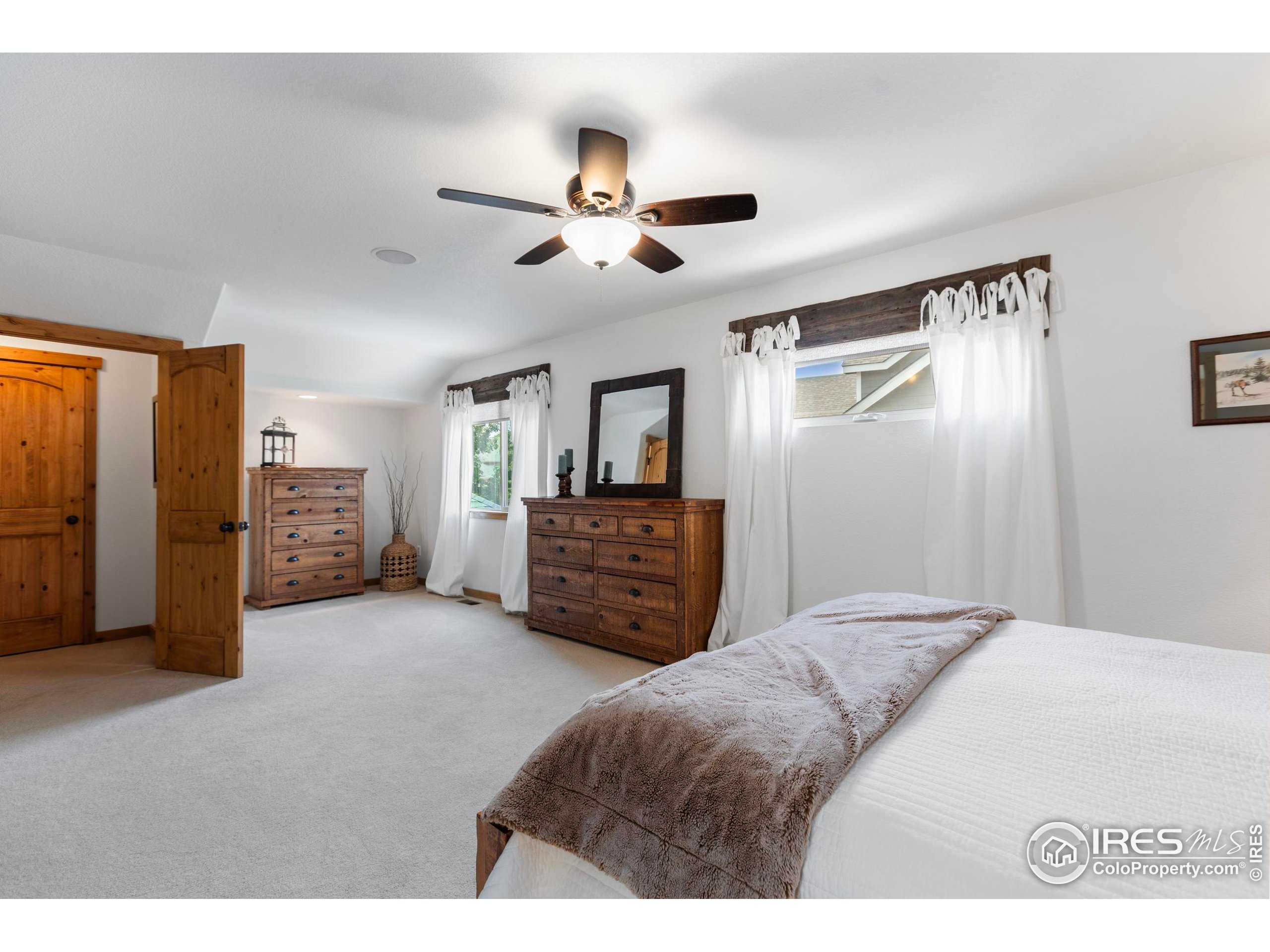 1700 Dolores River Dr