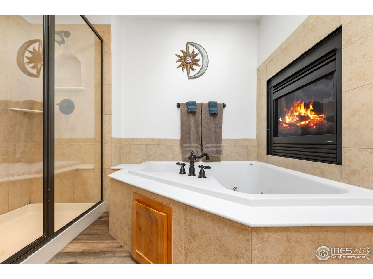 1700 Dolores River Dr