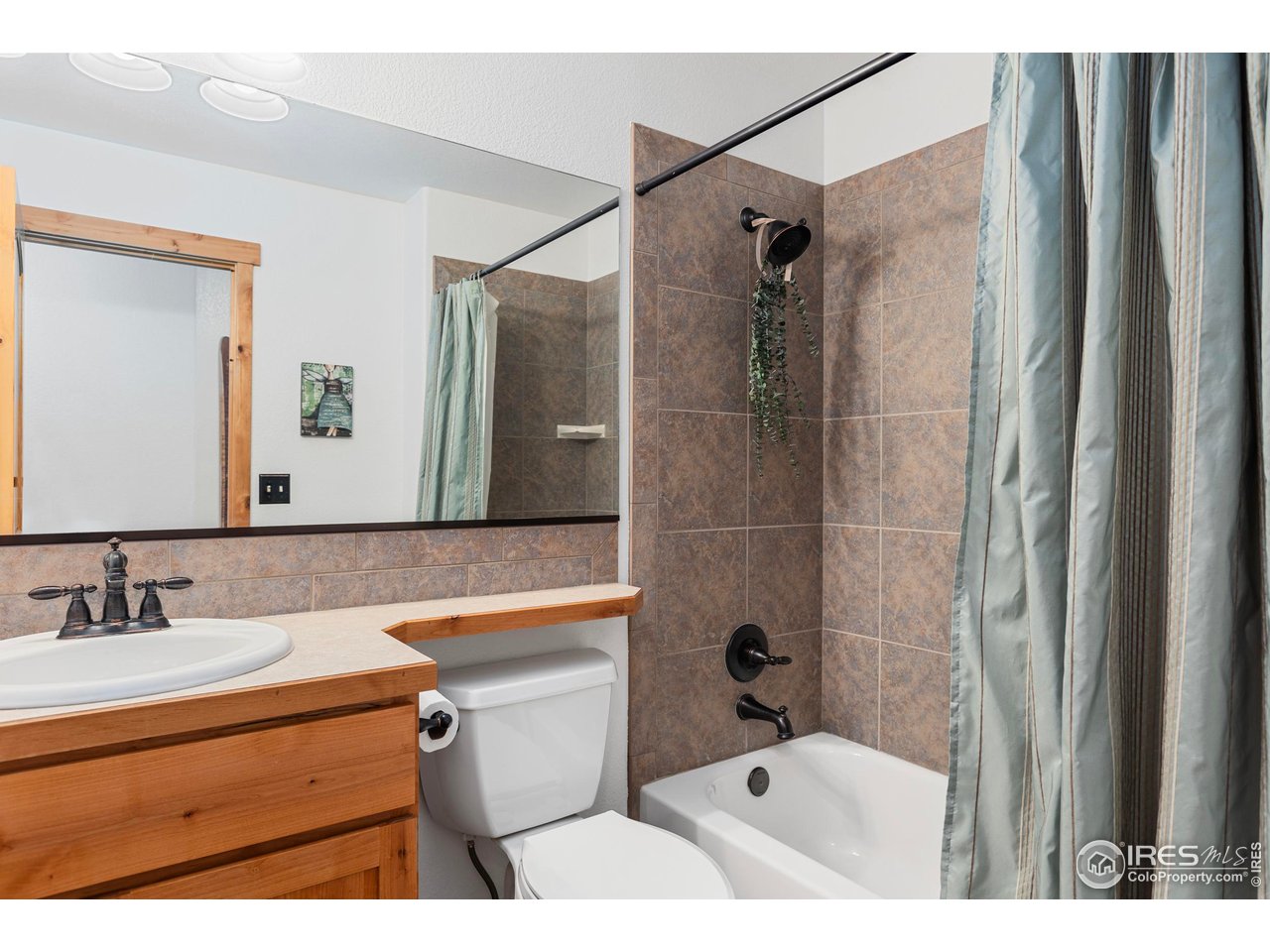 1700 Dolores River Dr