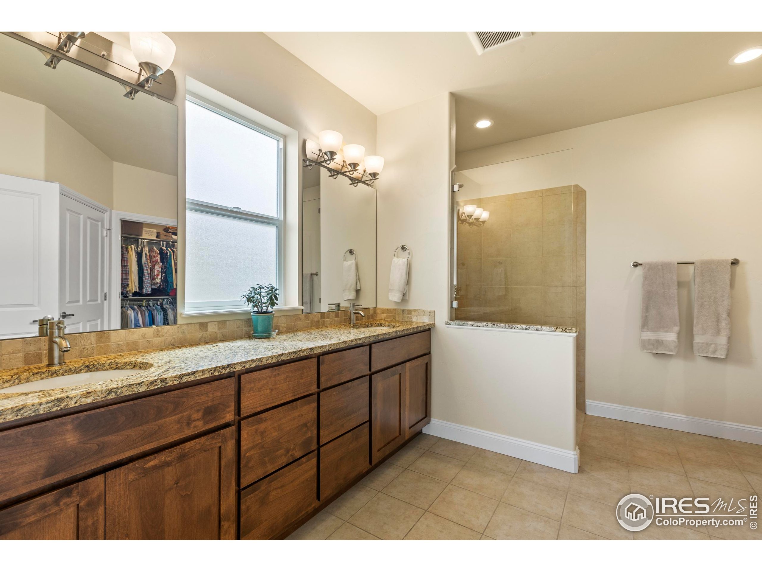 1340 Leahy Dr