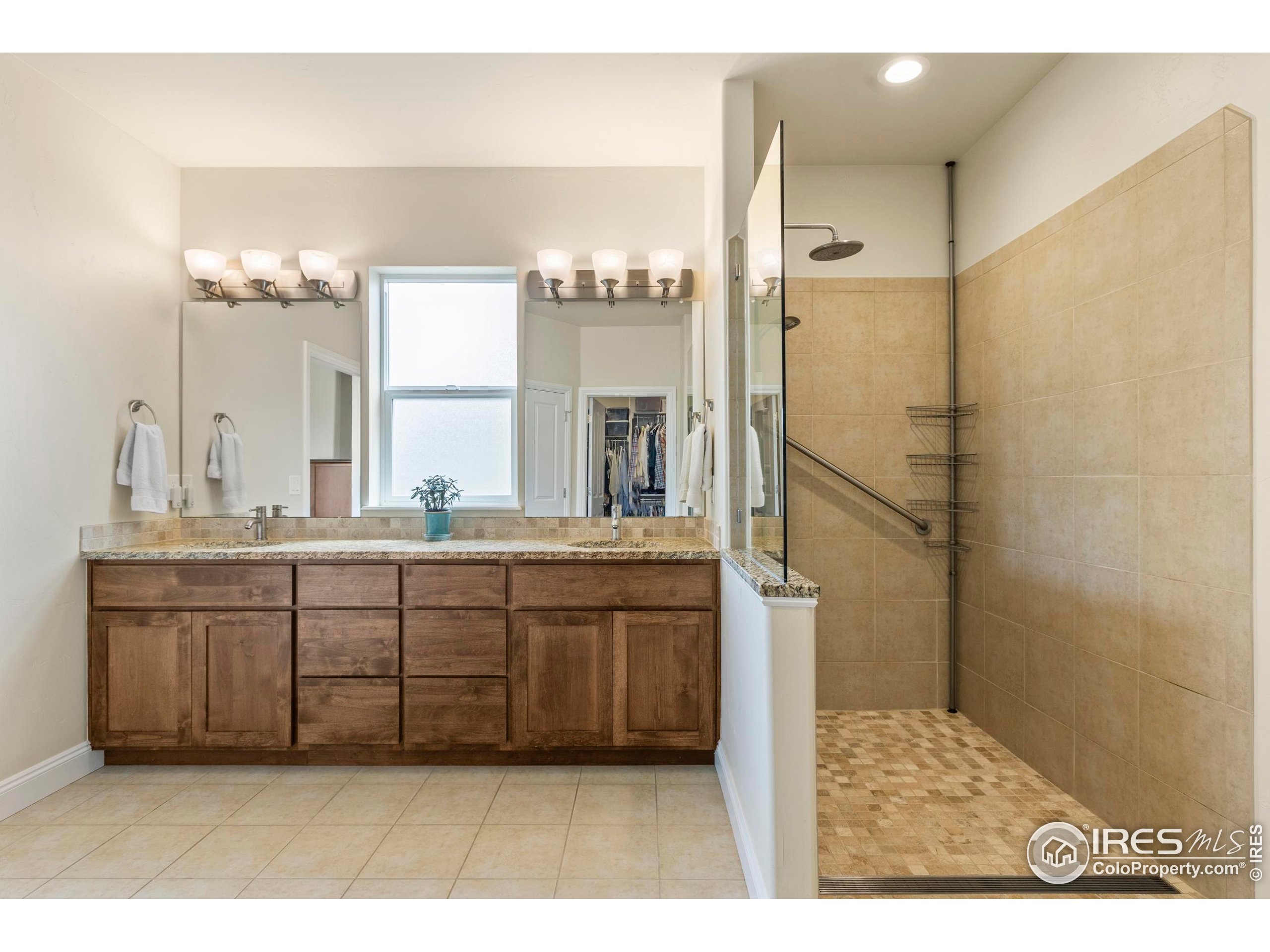 1340 Leahy Dr