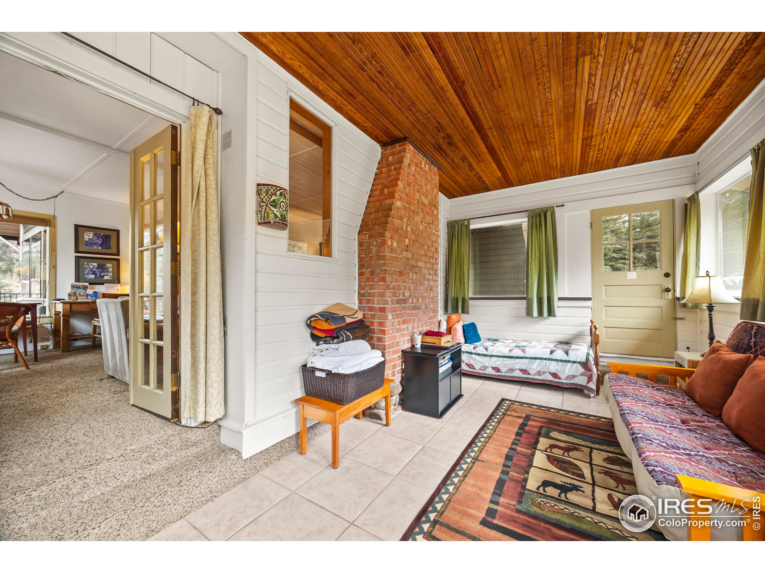 1575 Lower Broadview Rd