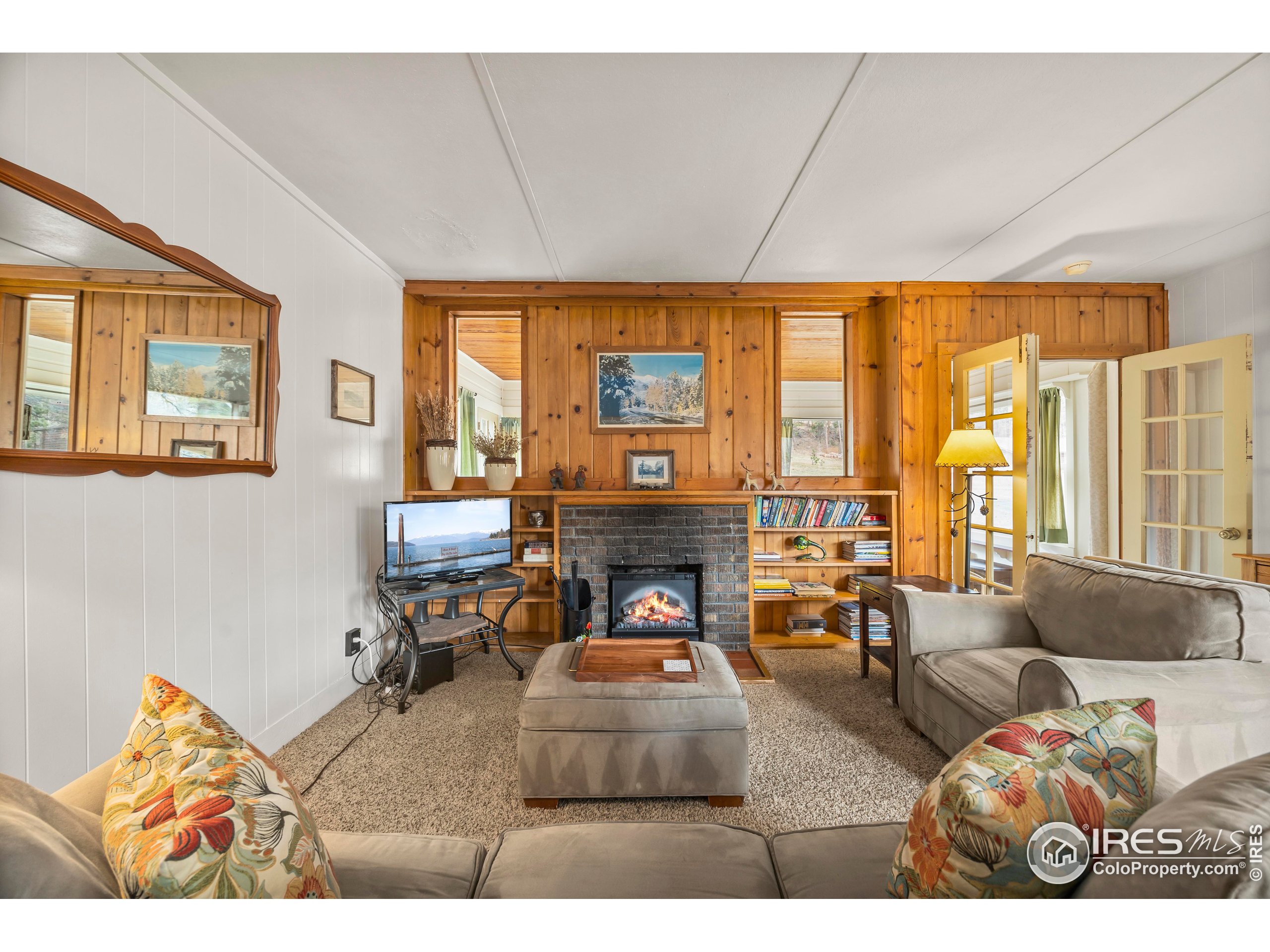 1575 Lower Broadview Rd