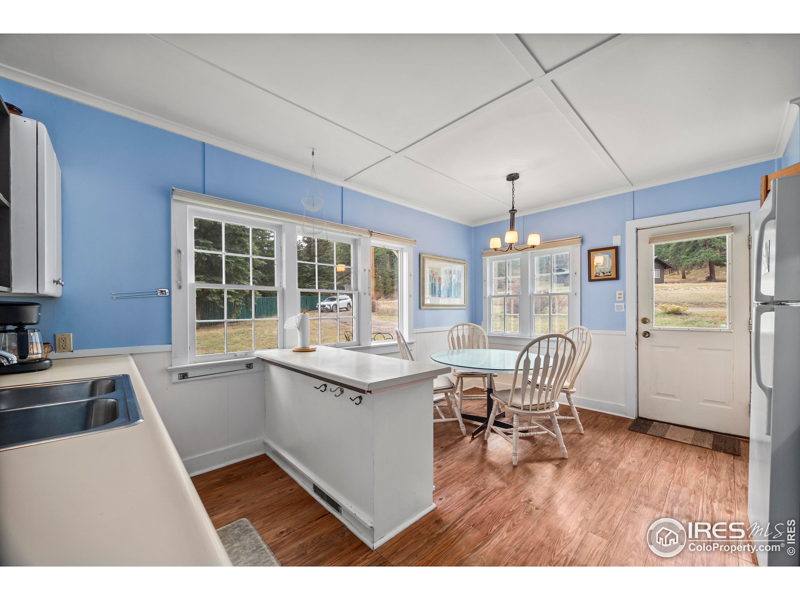 1575 Lower Broadview Rd