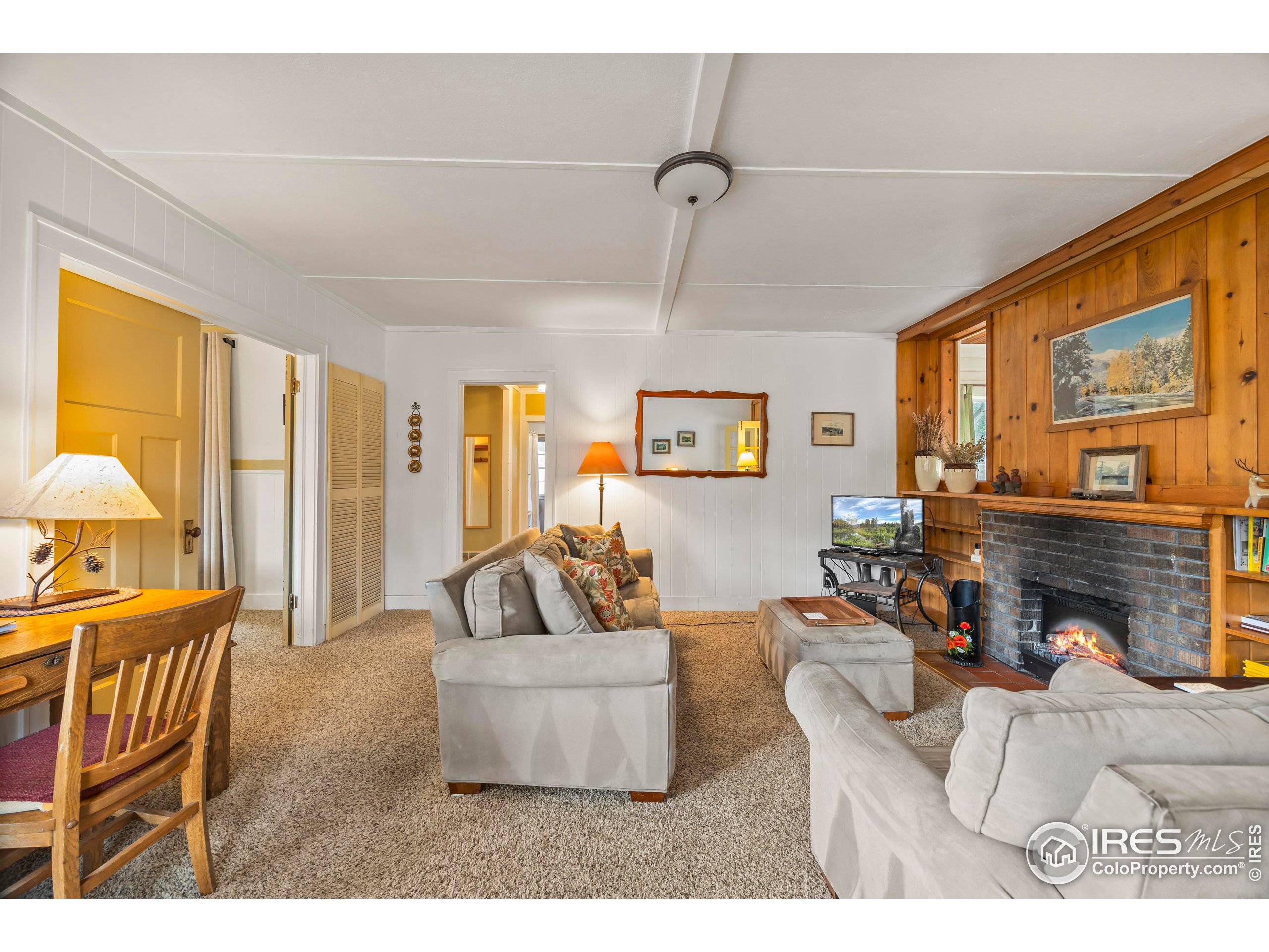 1575 Lower Broadview Rd