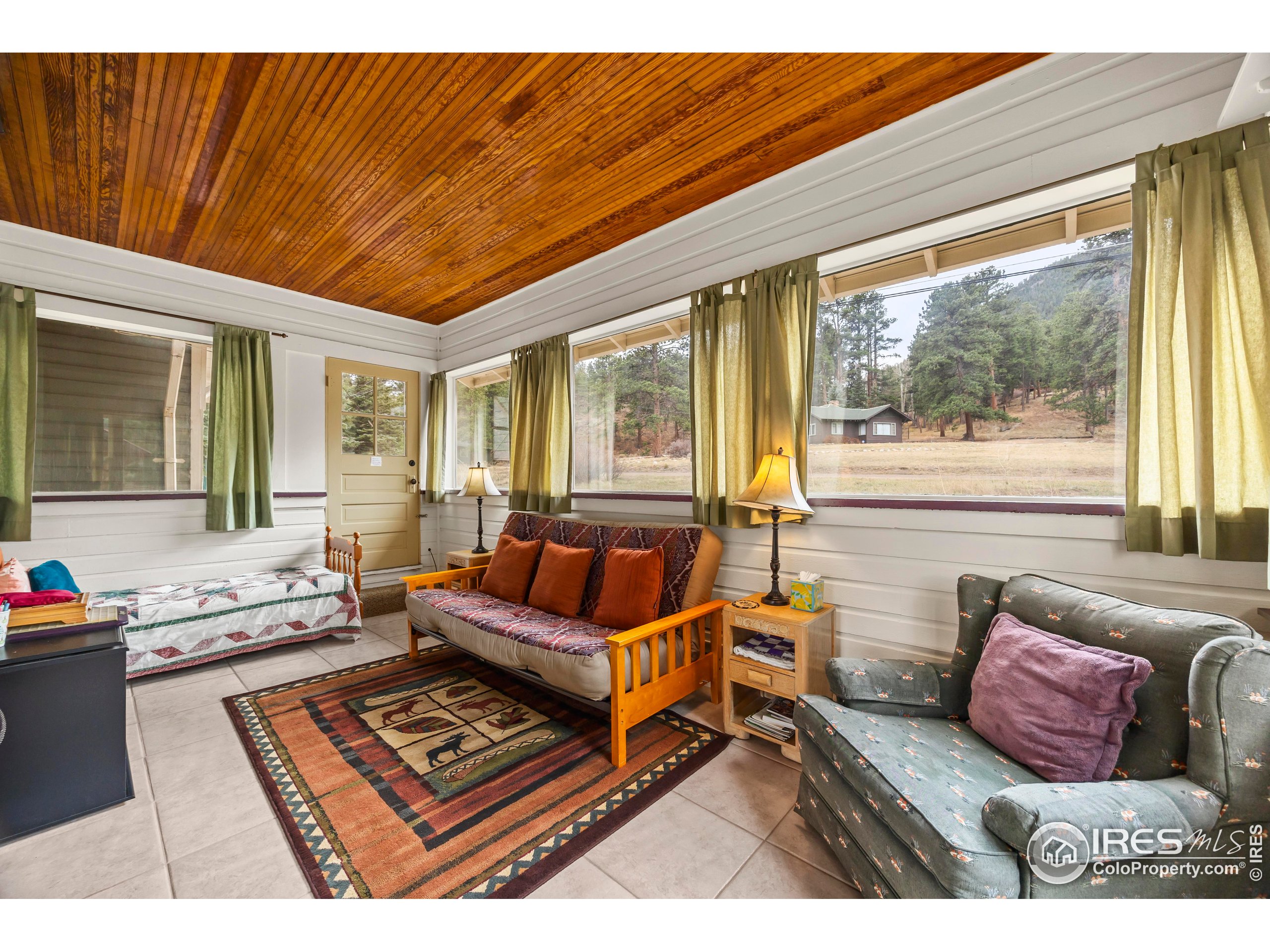 1575 Lower Broadview Rd