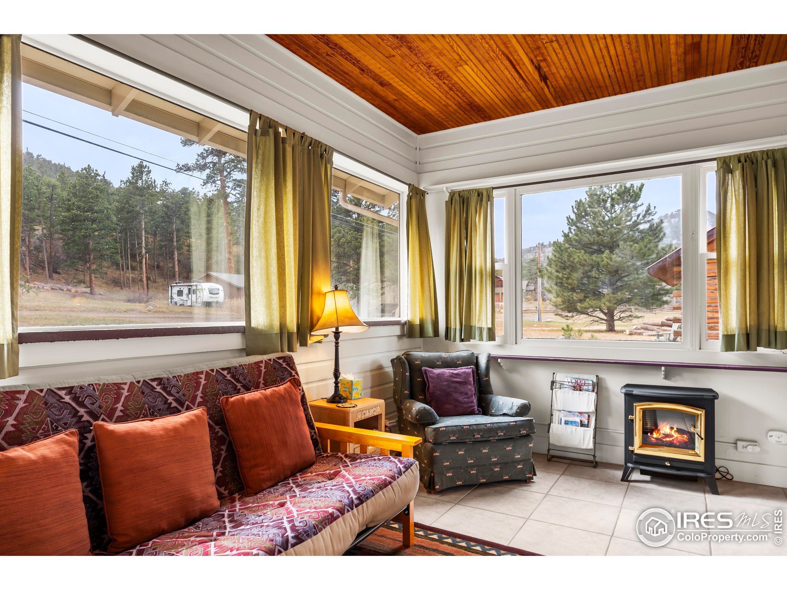 1575 Lower Broadview Rd