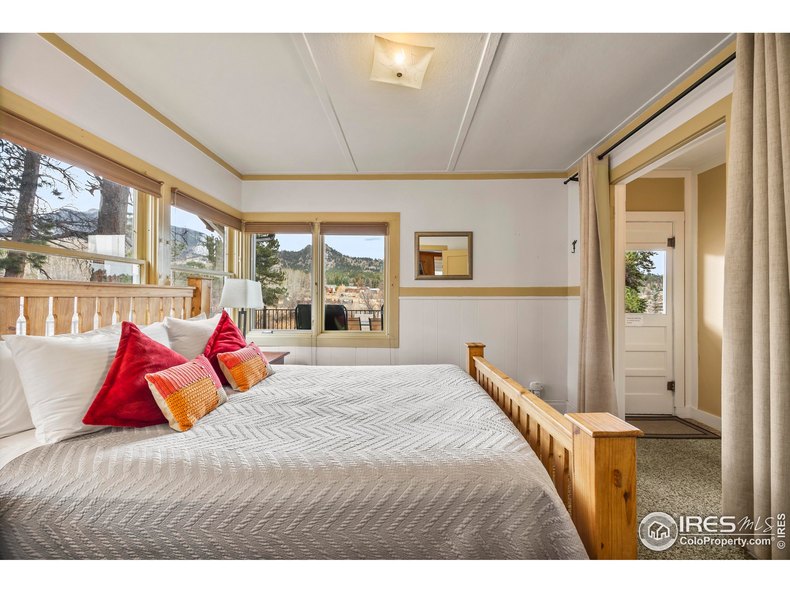 1575 Lower Broadview Rd