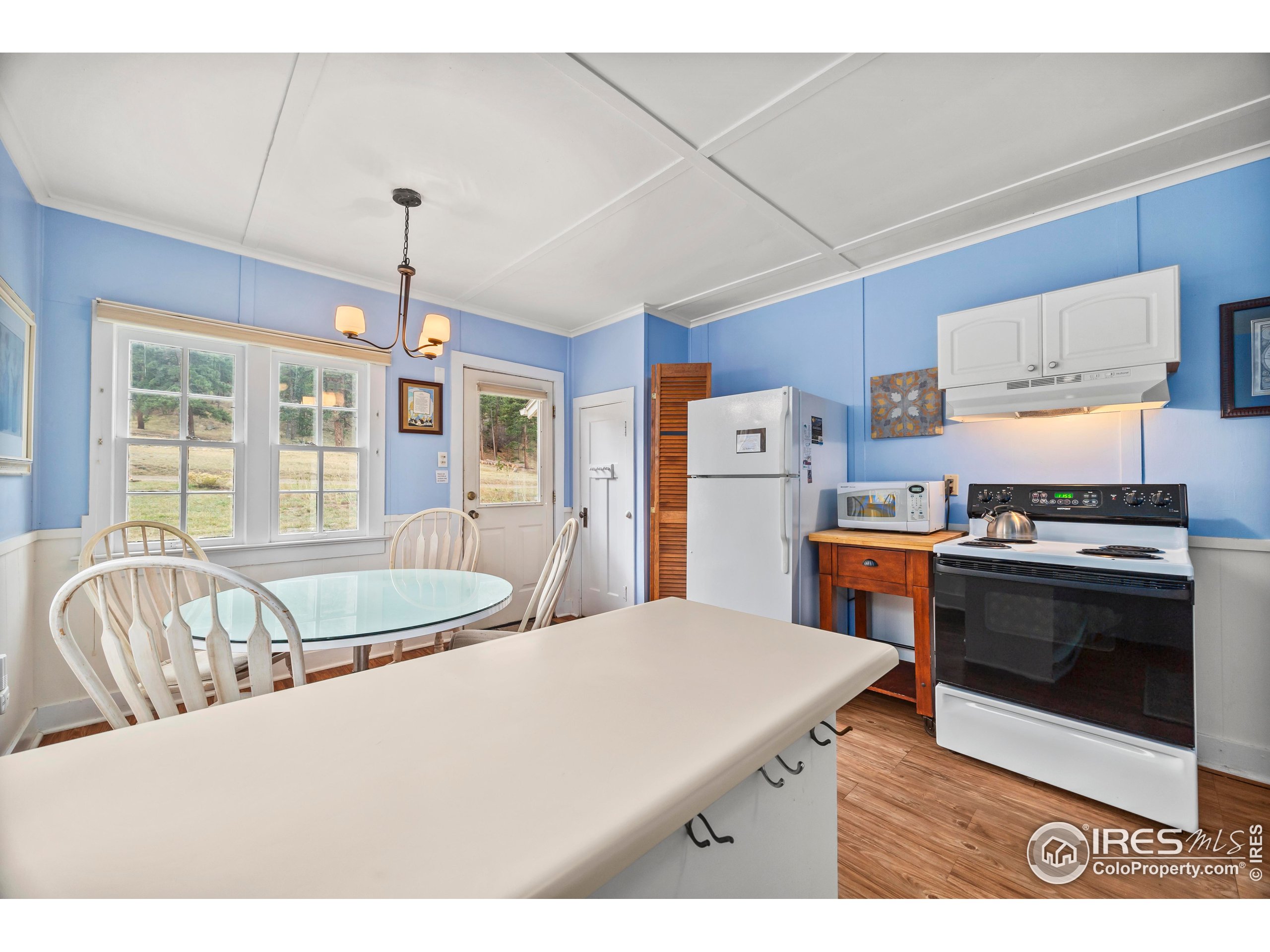 1575 Lower Broadview Rd