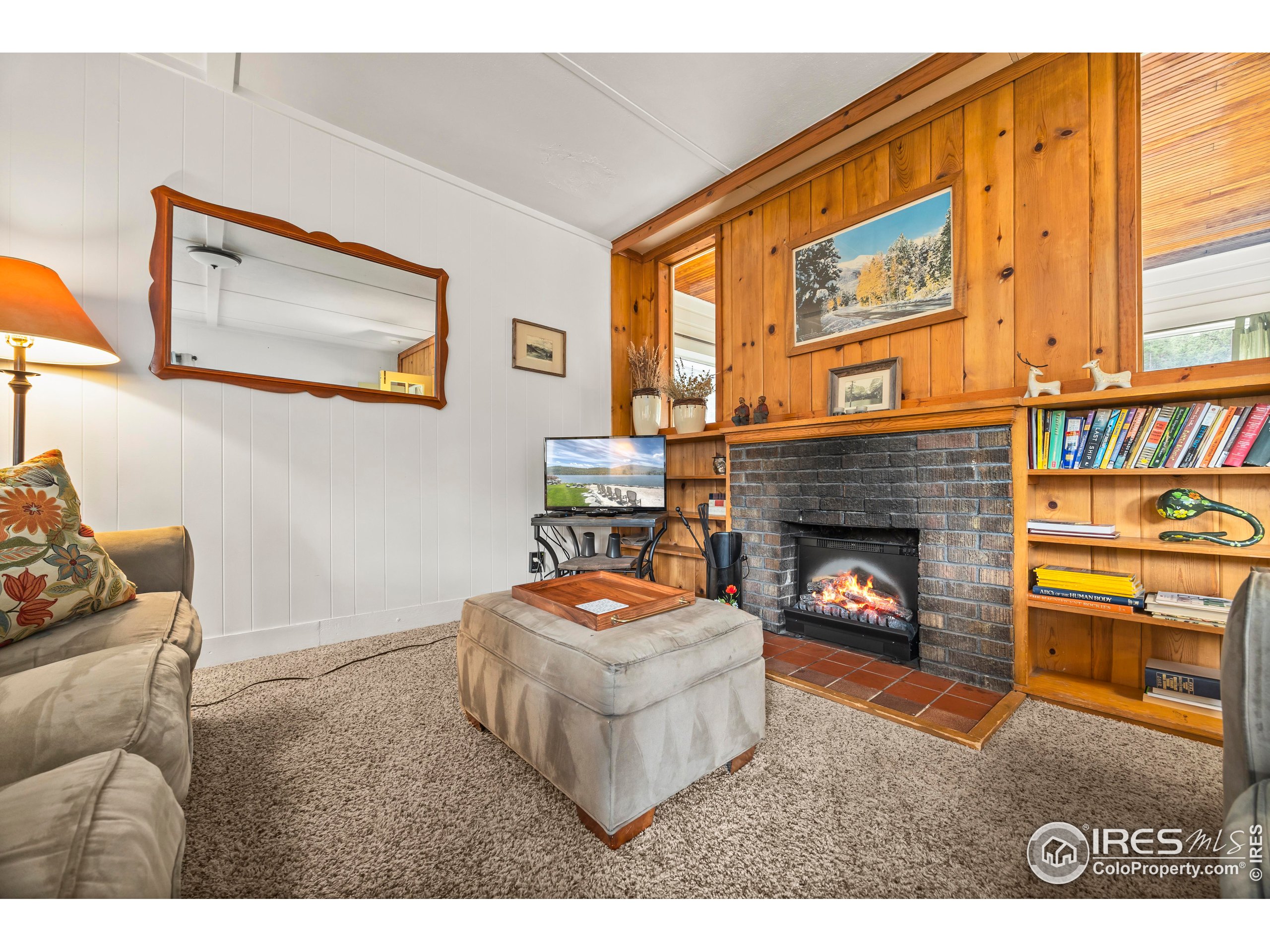 1575 Lower Broadview Rd