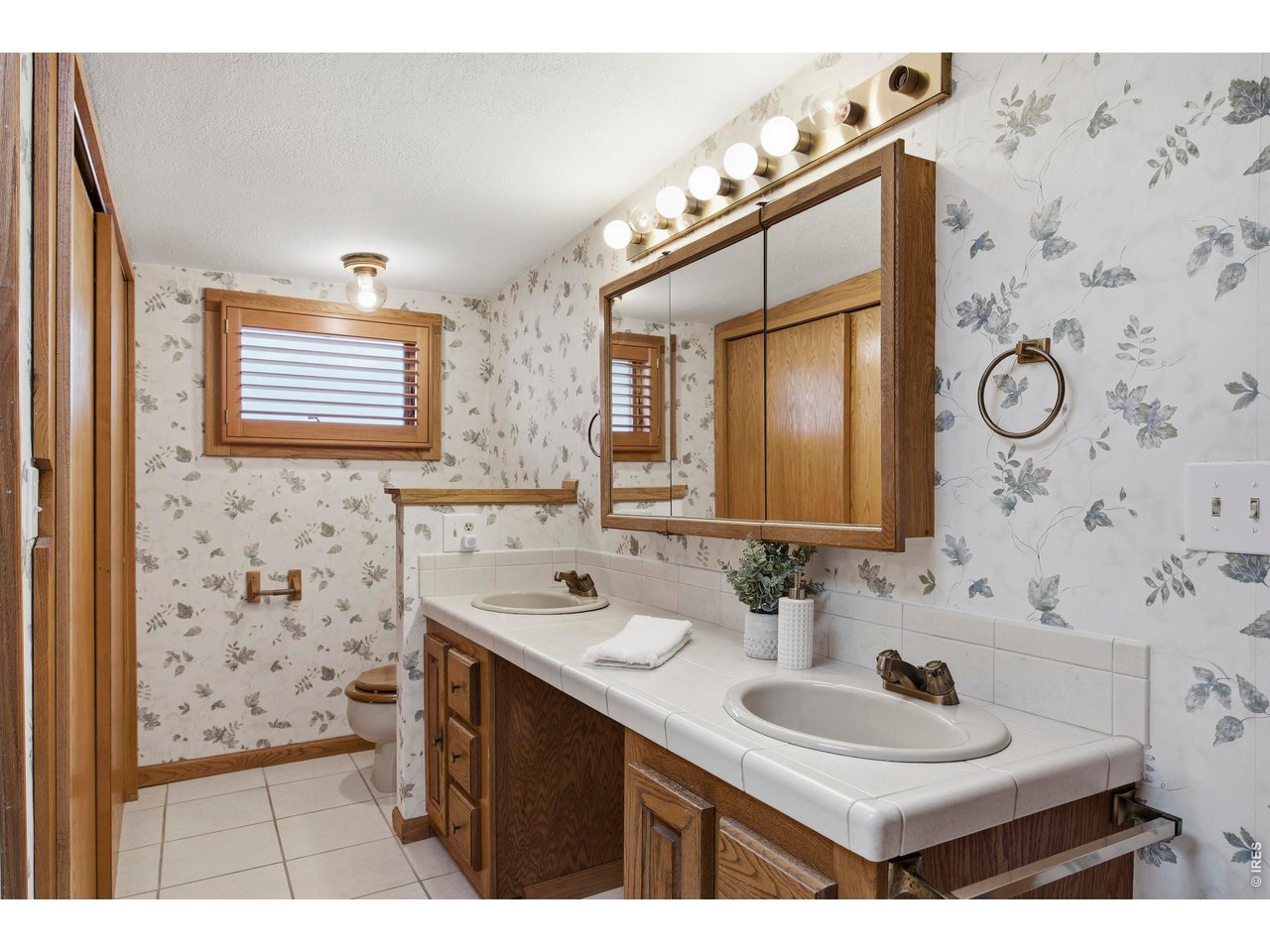 4717 Bay View Dr