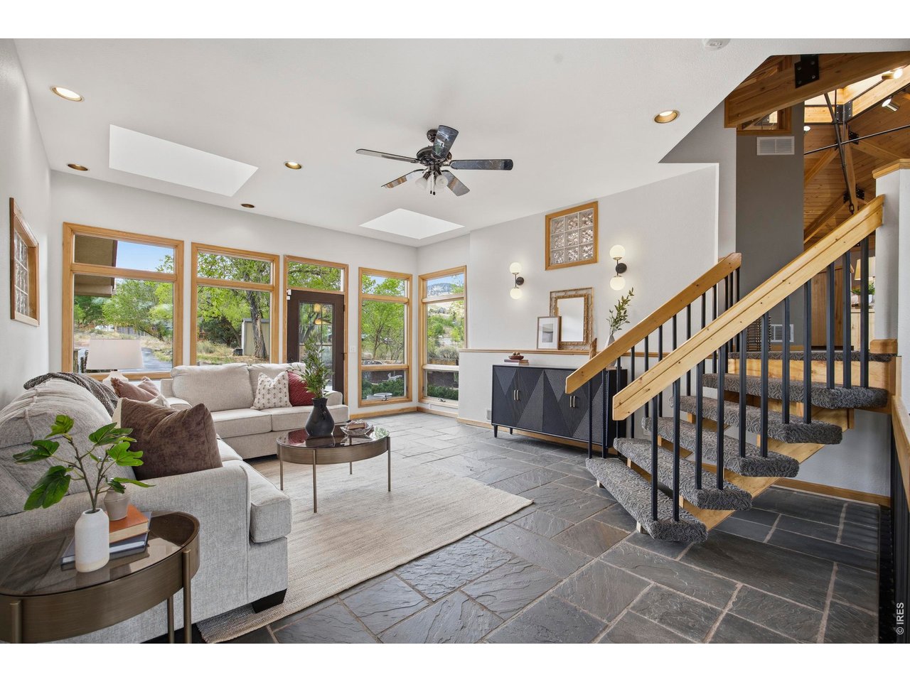 4717 Bay View Dr