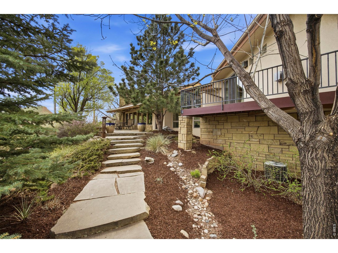 4717 Bay View Dr