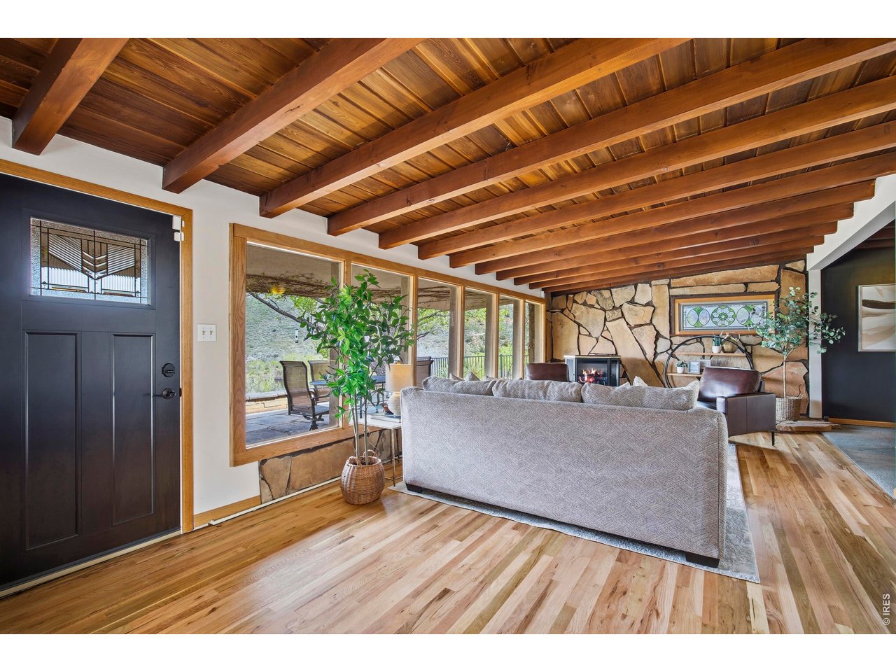 4717 Bay View Dr