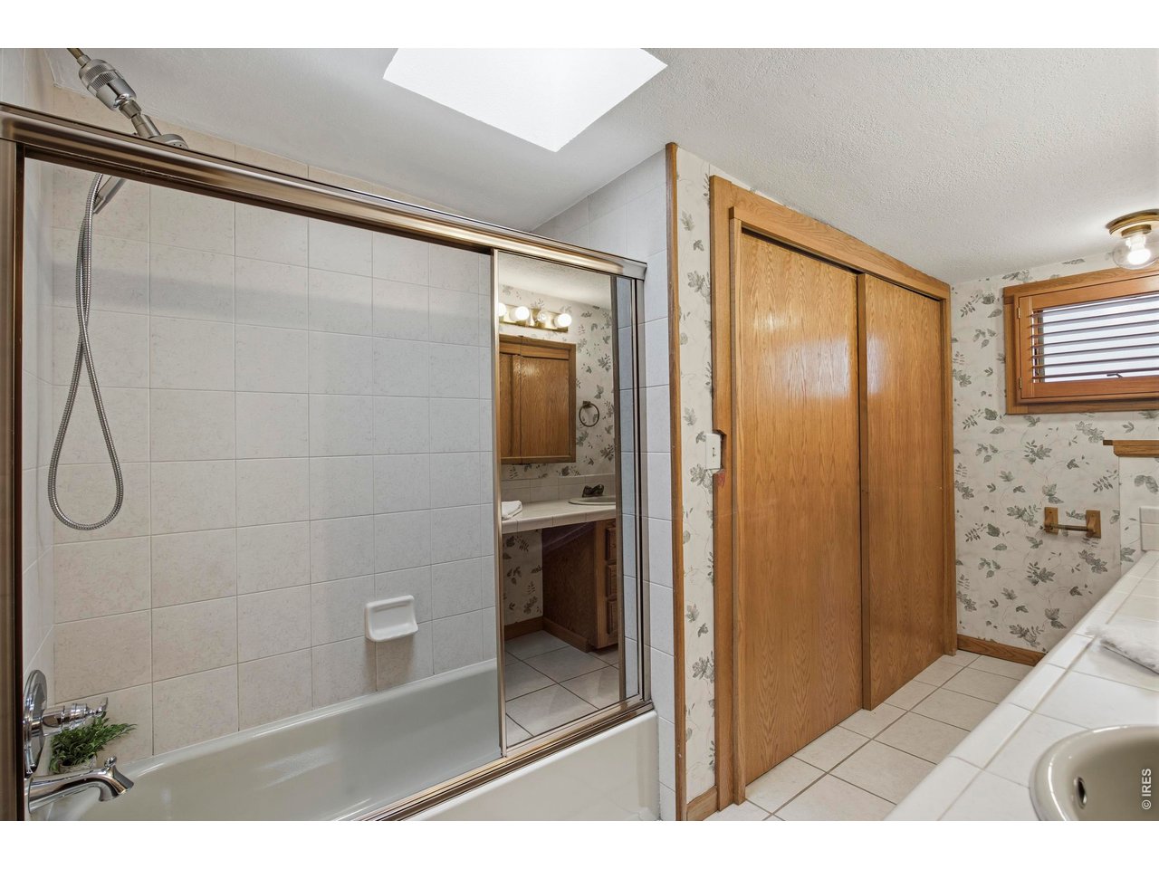4717 Bay View Dr