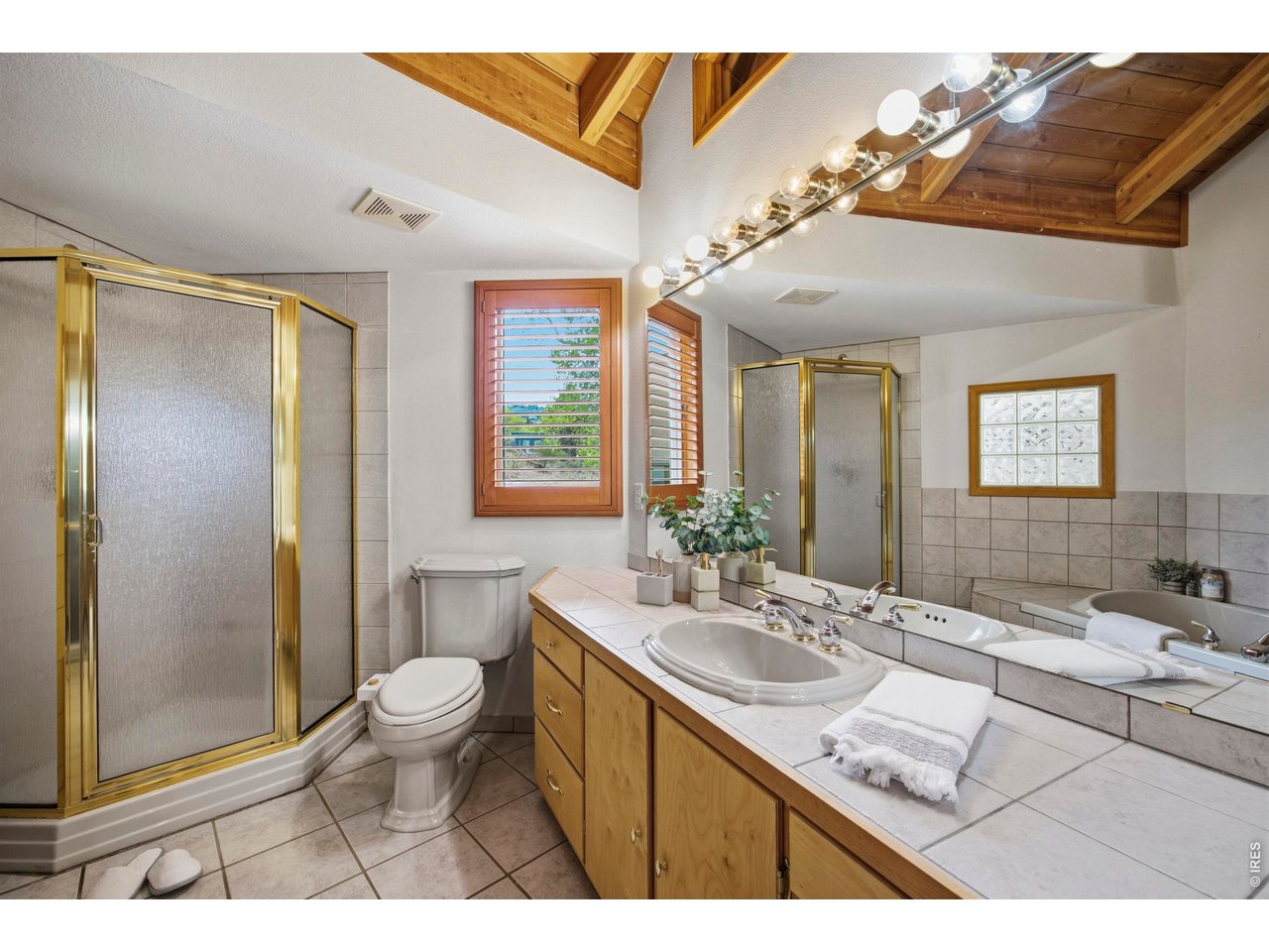 4717 Bay View Dr
