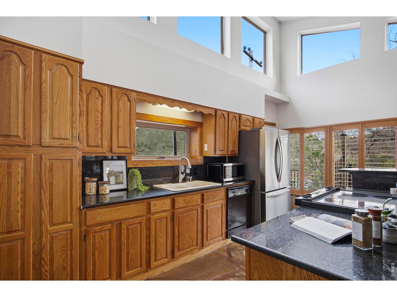 4717 Bay View Dr
