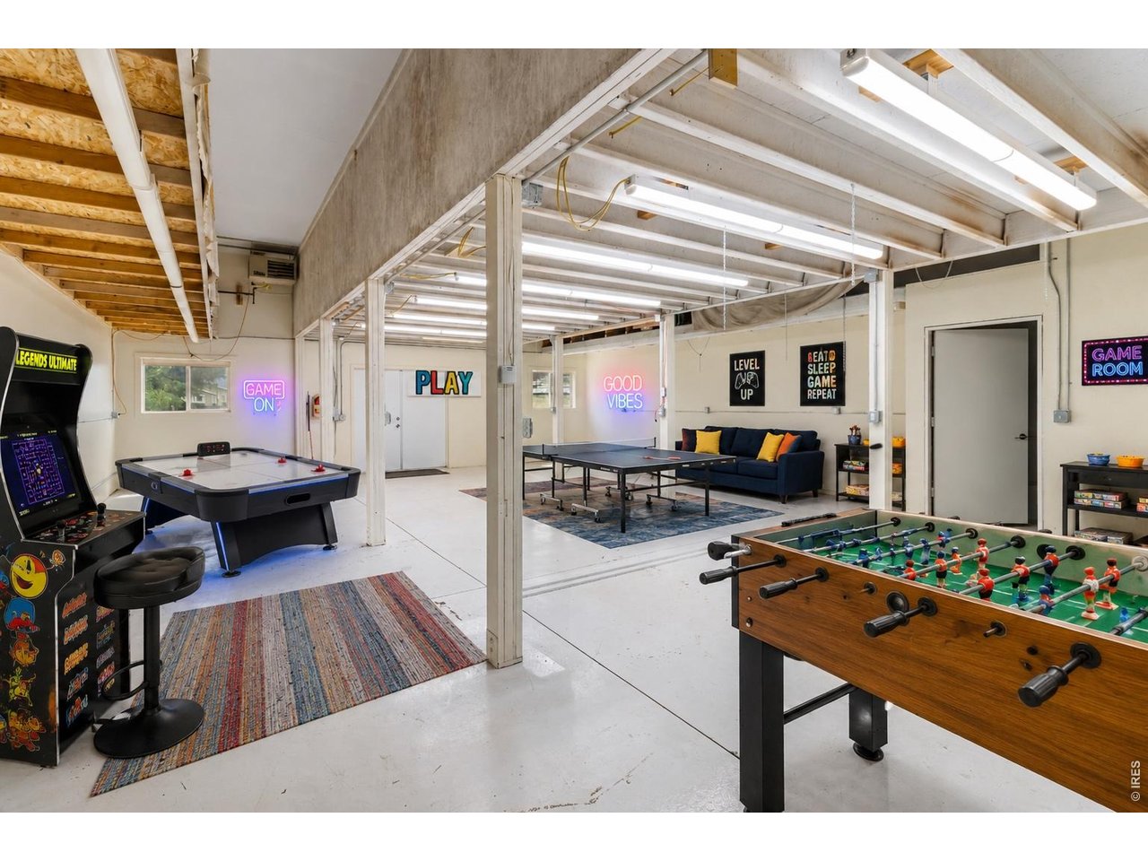 1765 Olympian Ln