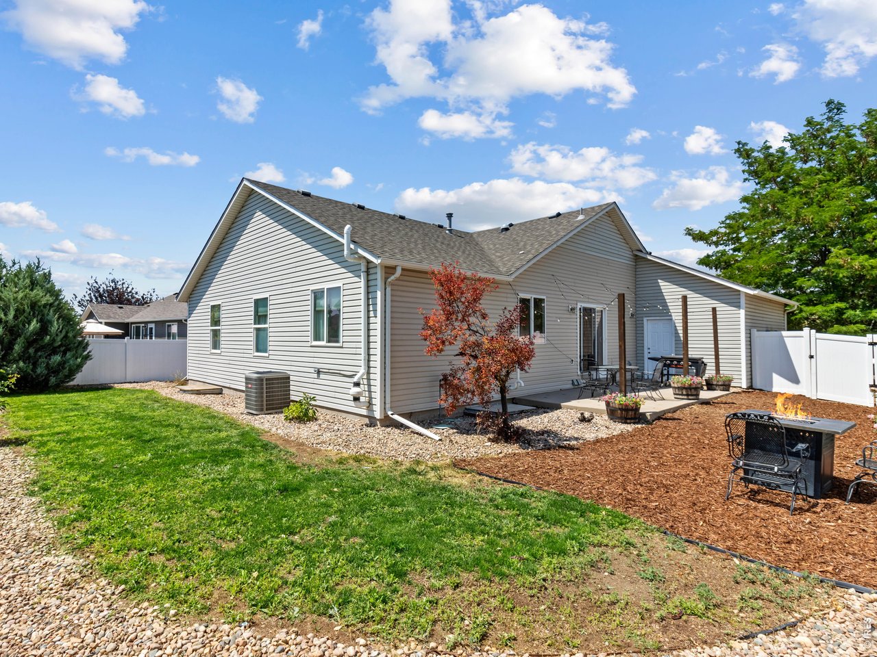 6912 Carlyle Ln