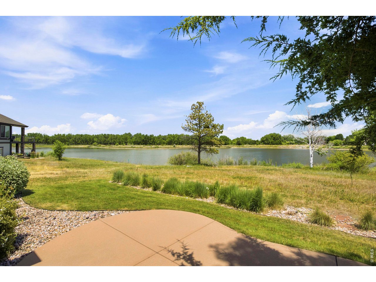 535 Lakeside Pl