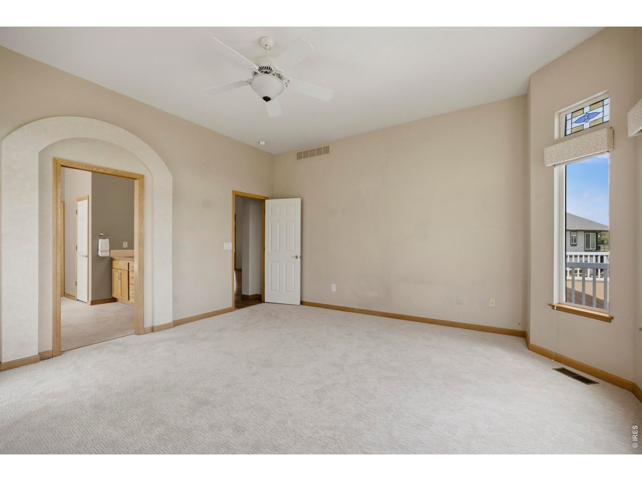 535 Lakeside Pl