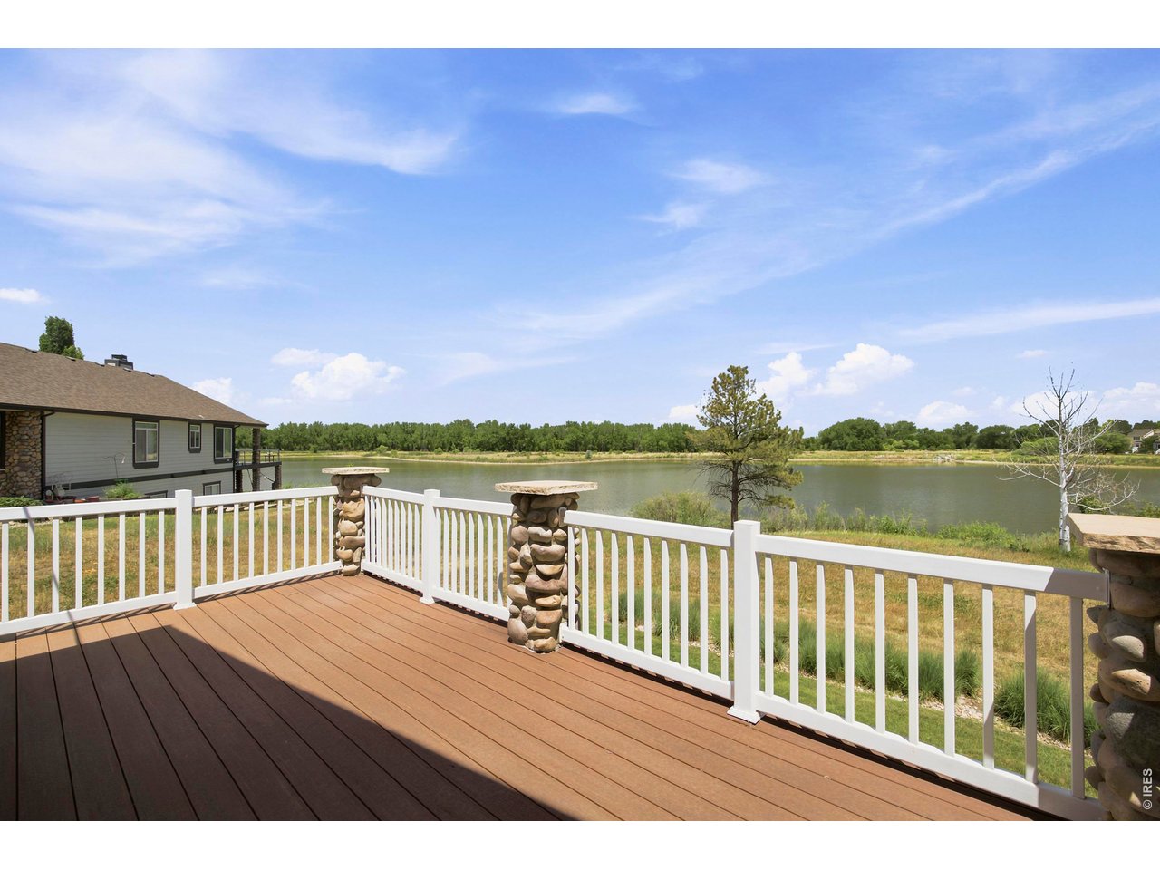 535 Lakeside Pl
