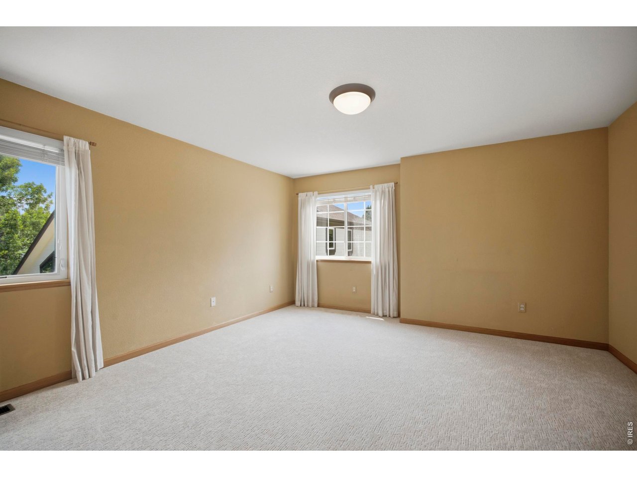 535 Lakeside Pl
