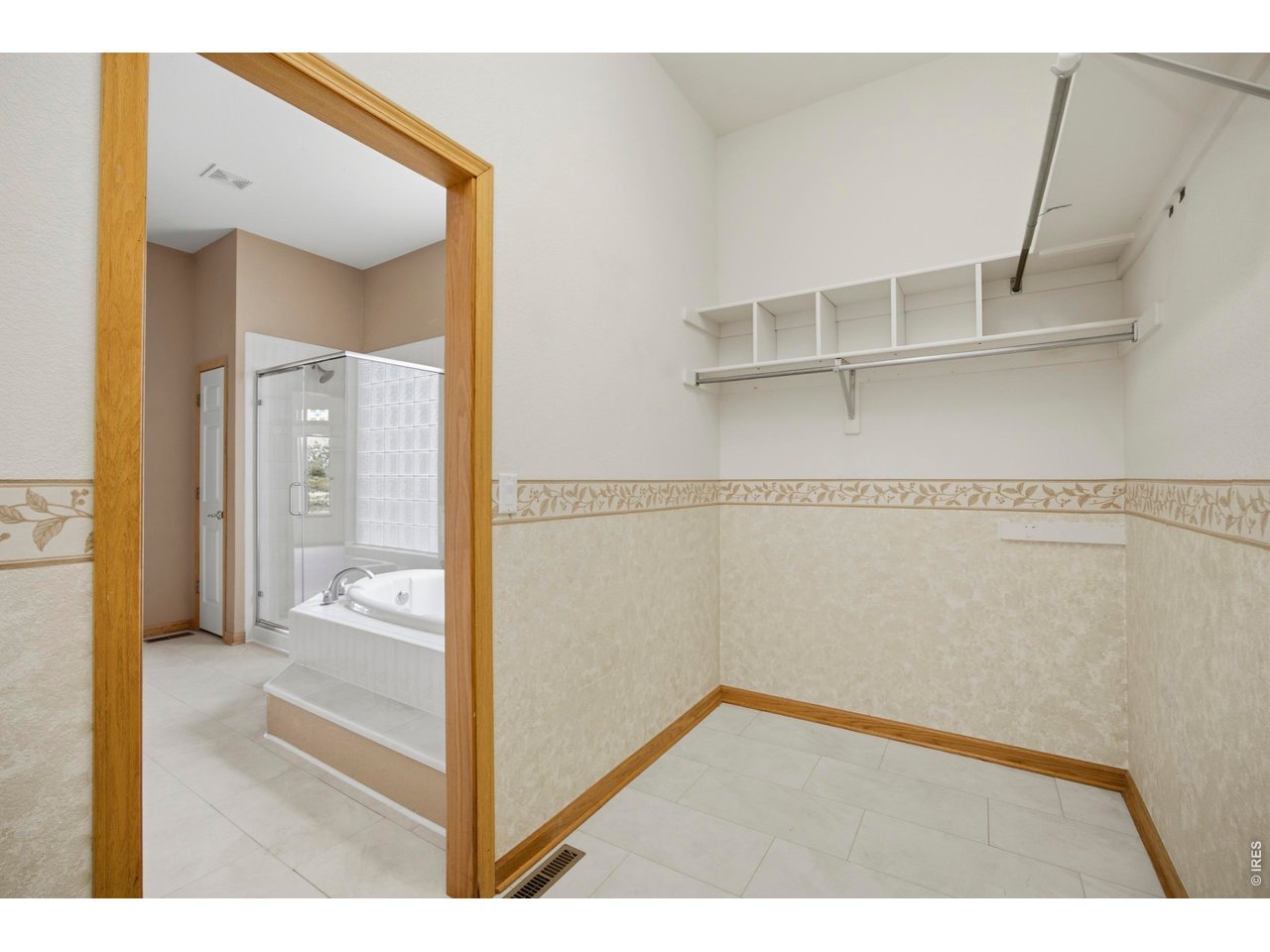535 Lakeside Pl