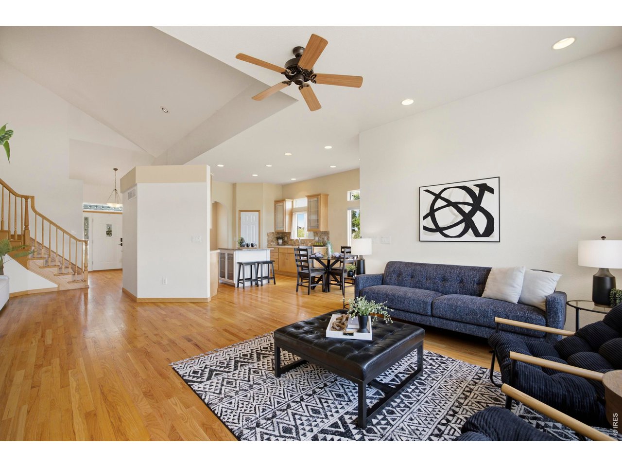 535 Lakeside Pl
