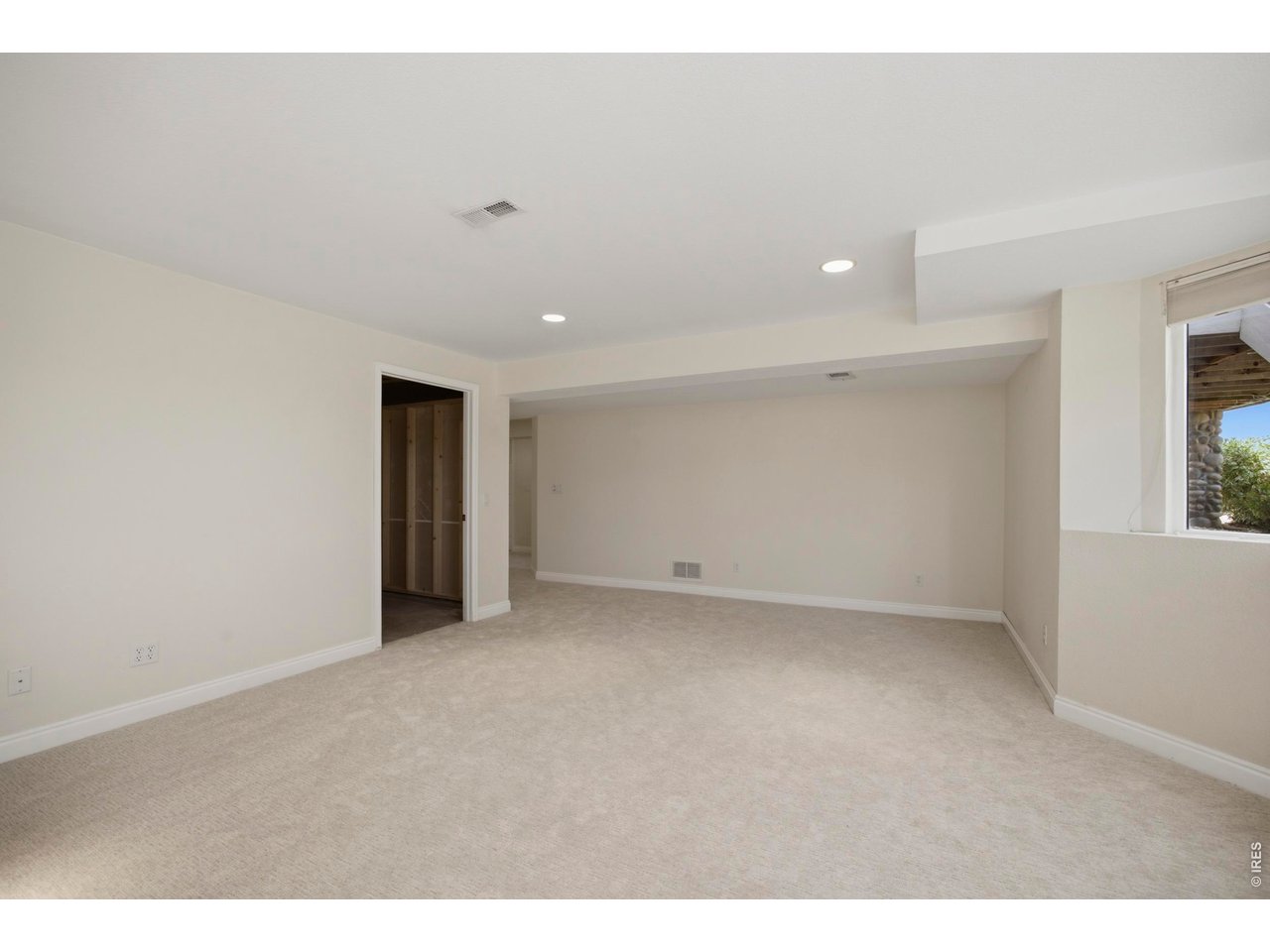 535 Lakeside Pl