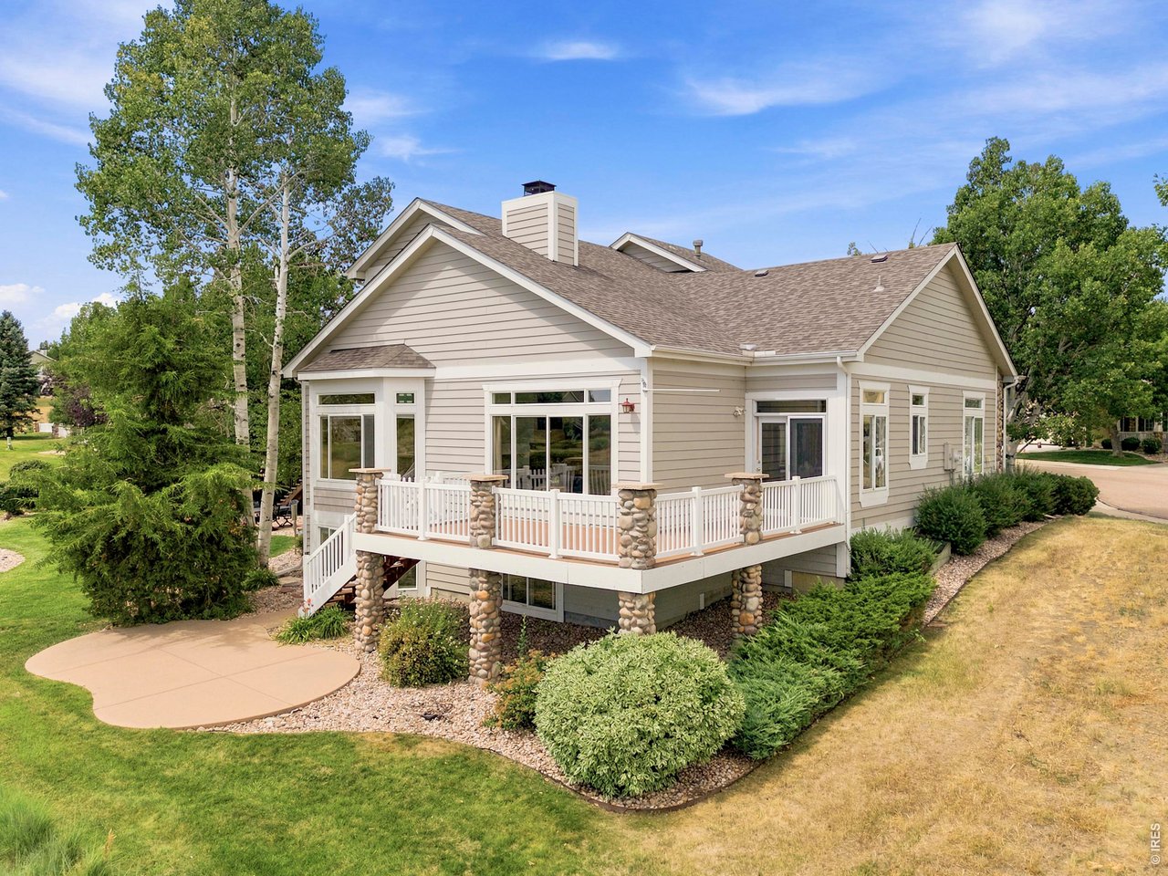 535 Lakeside Pl