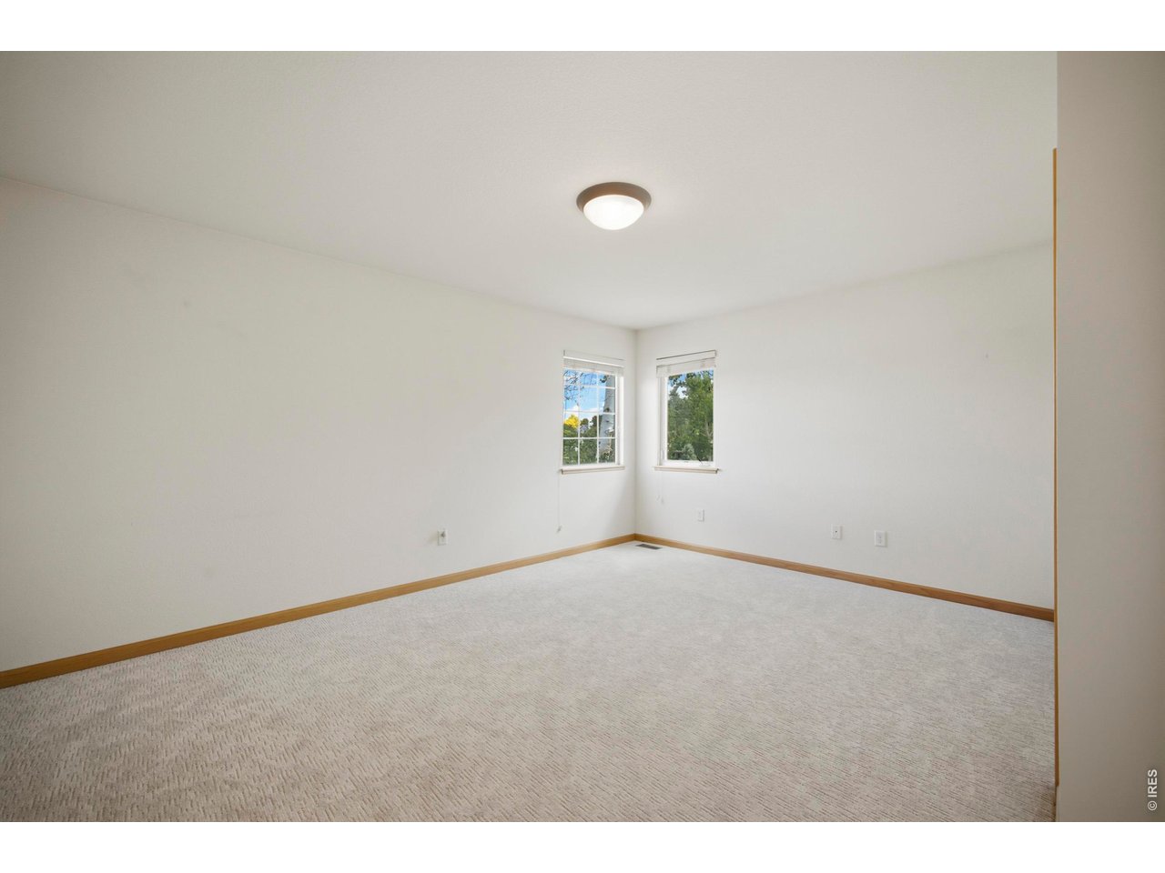 535 Lakeside Pl