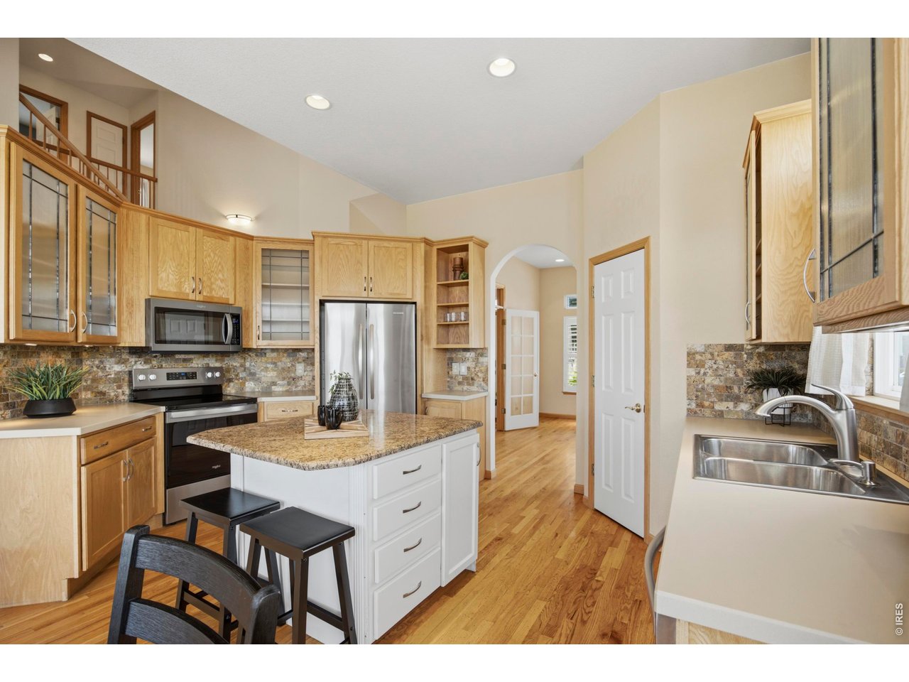 535 Lakeside Pl