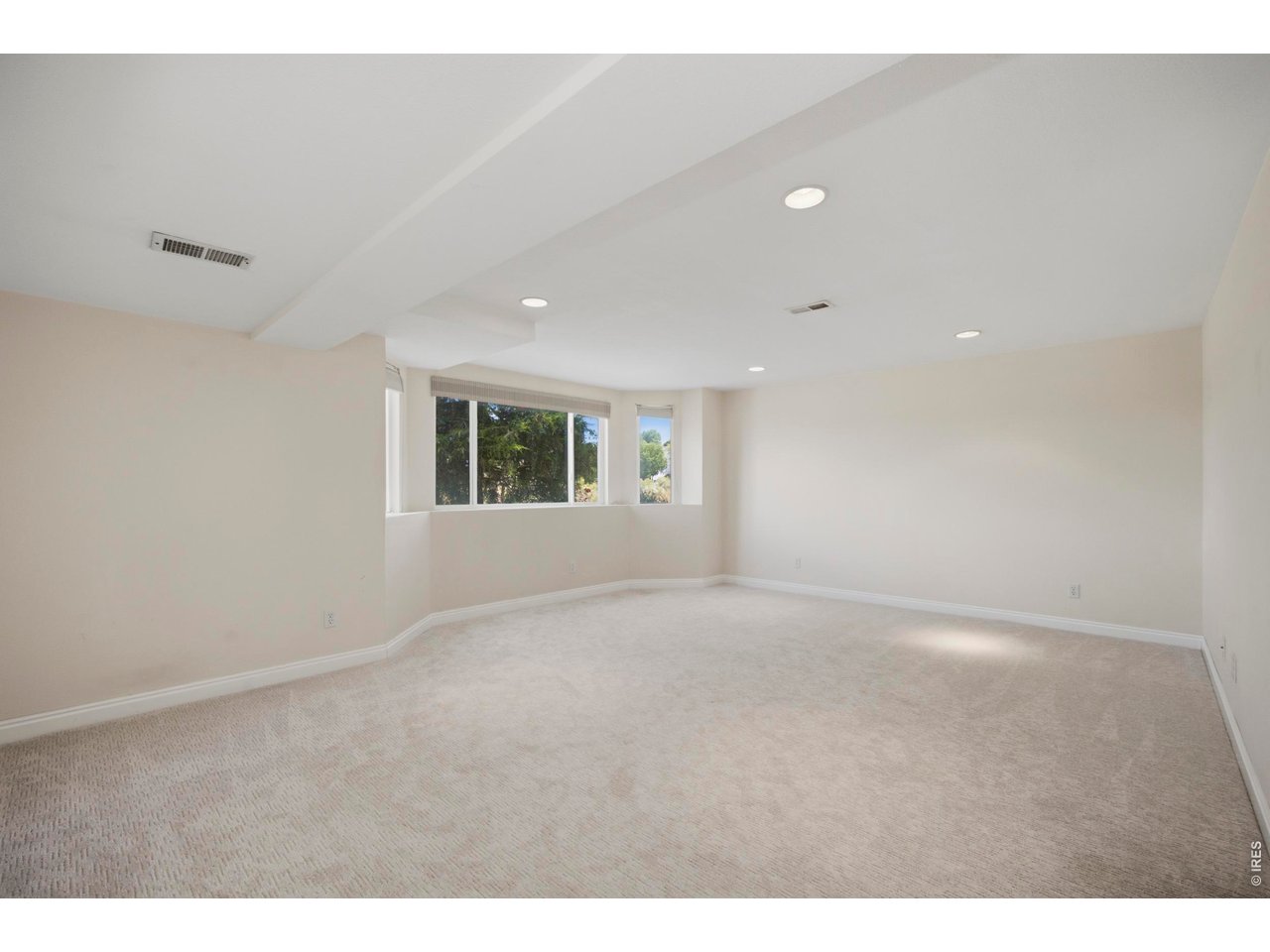 535 Lakeside Pl