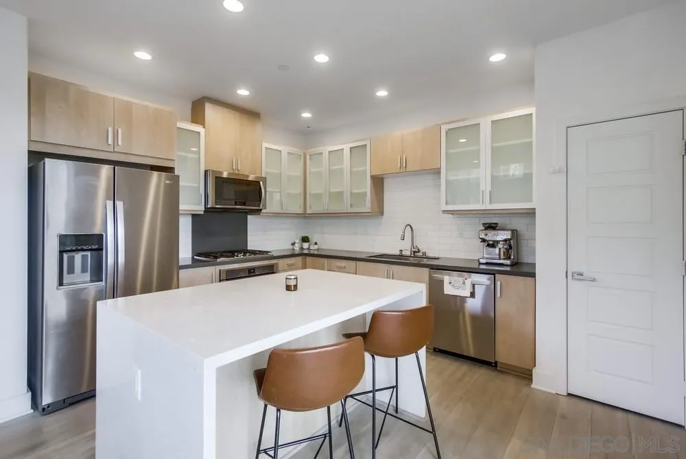 7867 Modern Oasis Dr
