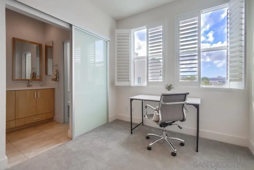 7867 Modern Oasis Dr