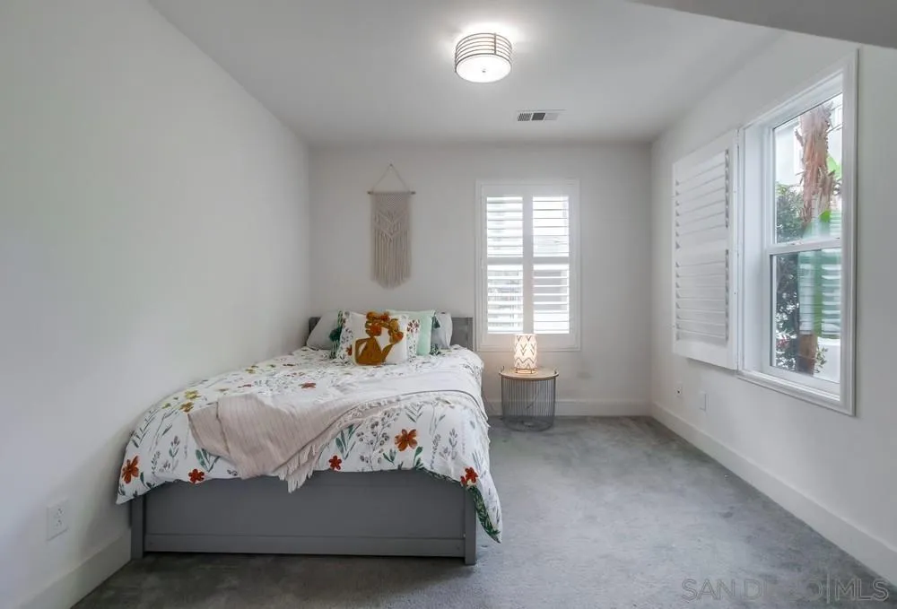 7867 Modern Oasis Dr