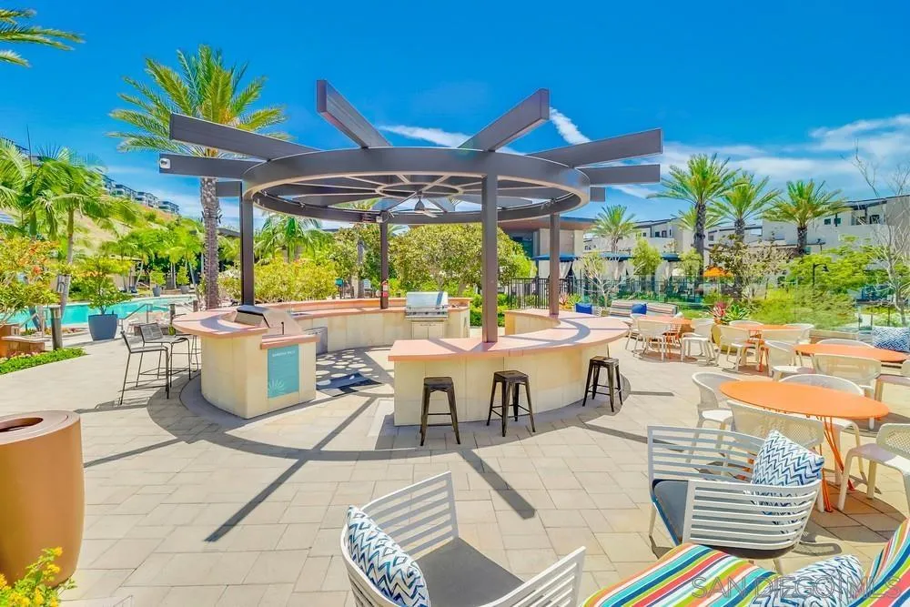 7867 Modern Oasis Dr
