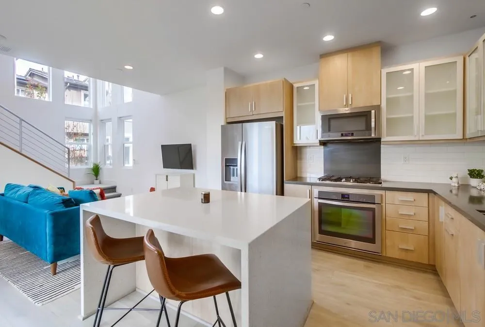7867 Modern Oasis Dr