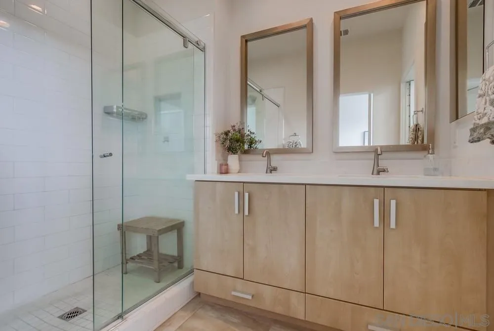 7867 Modern Oasis Dr