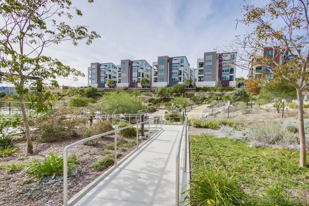 7867 Modern Oasis Dr