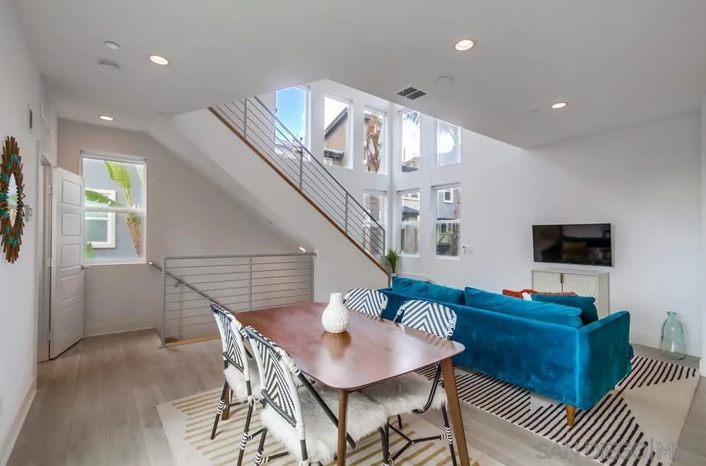 7867 Modern Oasis Dr