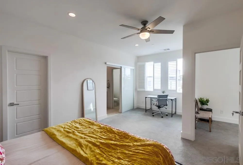 7867 Modern Oasis Dr
