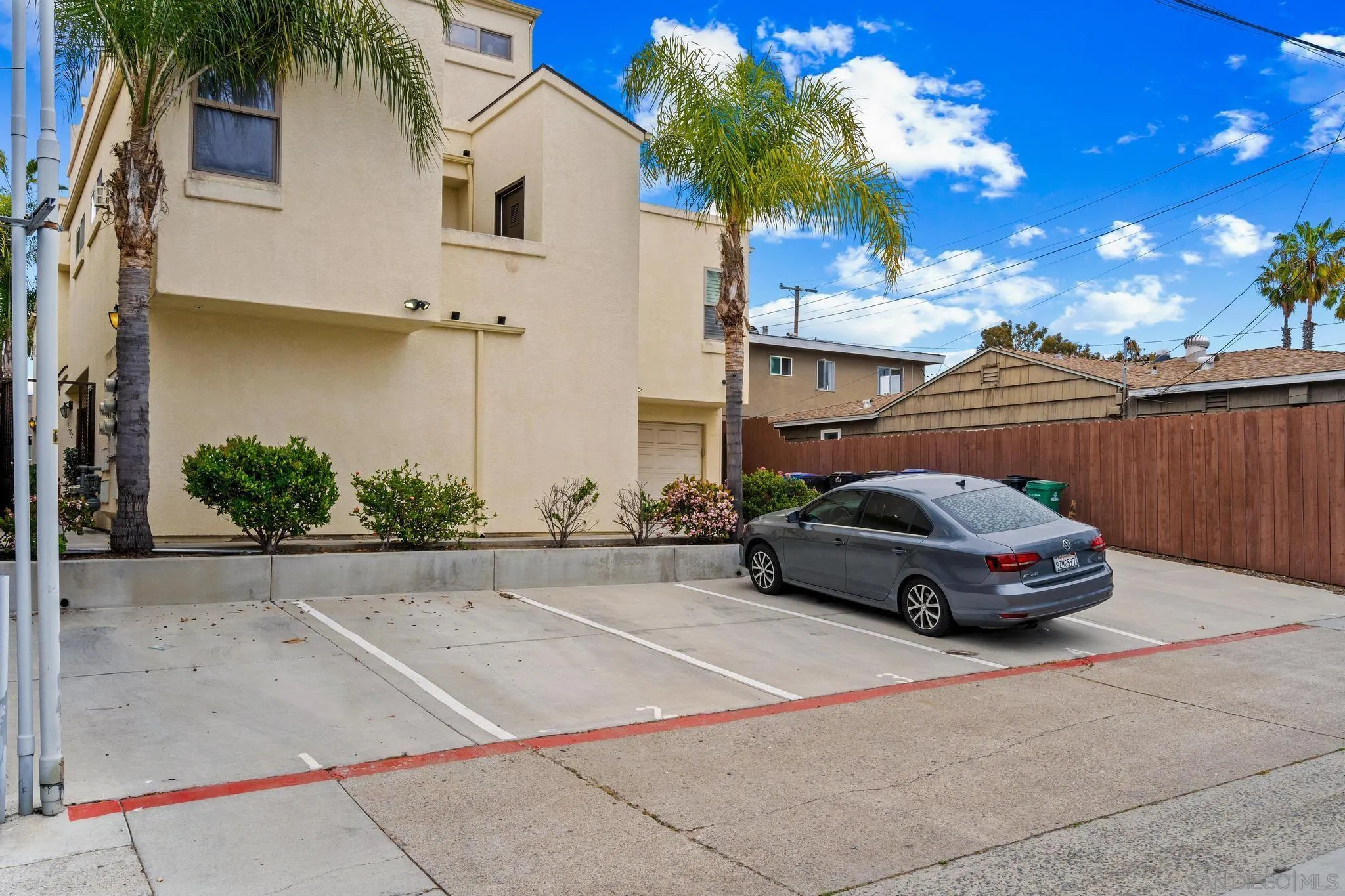 1369 Hornblend St